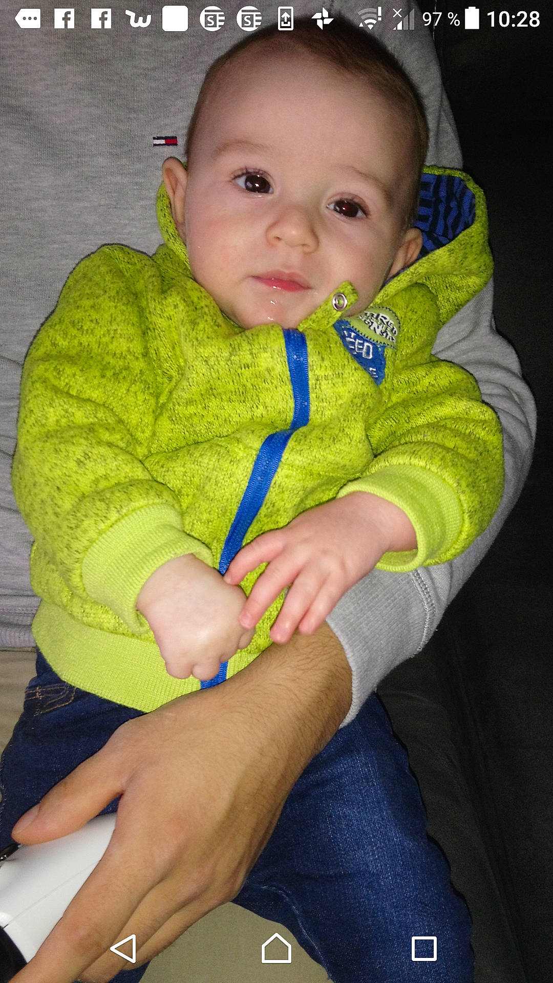 Ethan participe au concours pour gagner de l'argent avec cette photo : arm, baby_products, child, child_model, cool, finger, fun, hand, infant, knitting, outerwear, person, product, sitting, skin, smile, textile, toddler