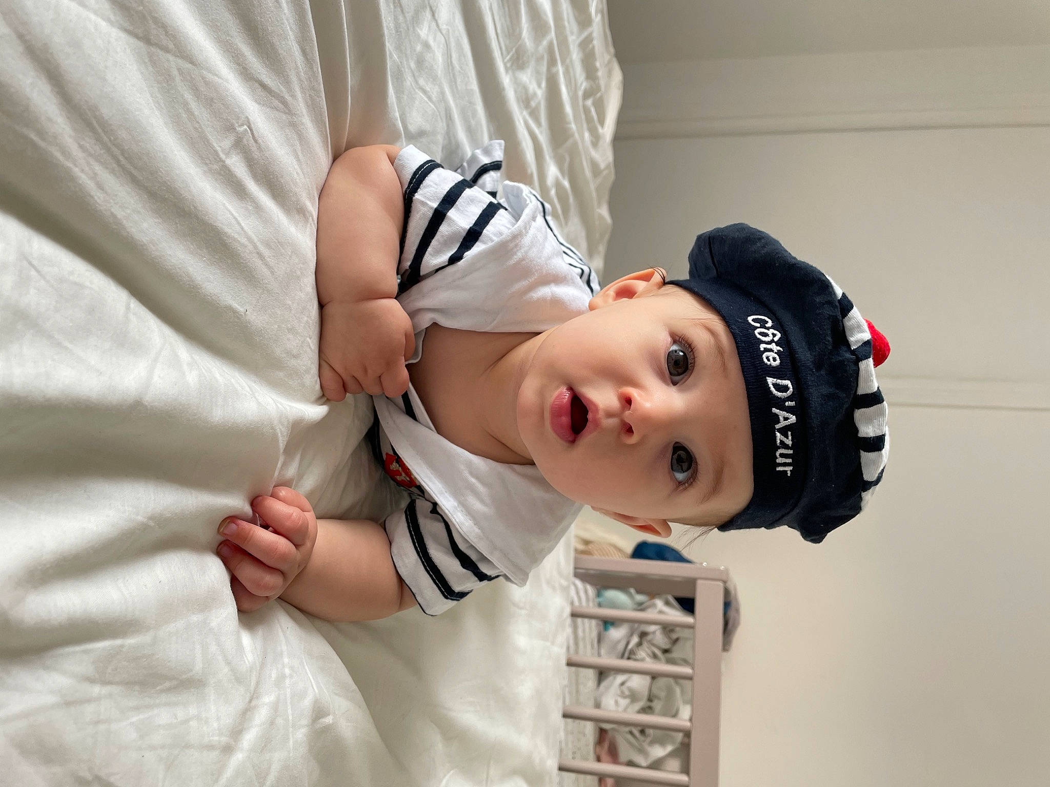 Liana a rejoint le concours — aidez-le/la à gagner de superbes lots ! abdomen, arm, baby, cap, child, comfort, eyelash, face, fashion_accessory, flash_photography, hairstyle, happy, hat, headwear, linens, person, portrait_photography, sitting, sleeve, street_fashion