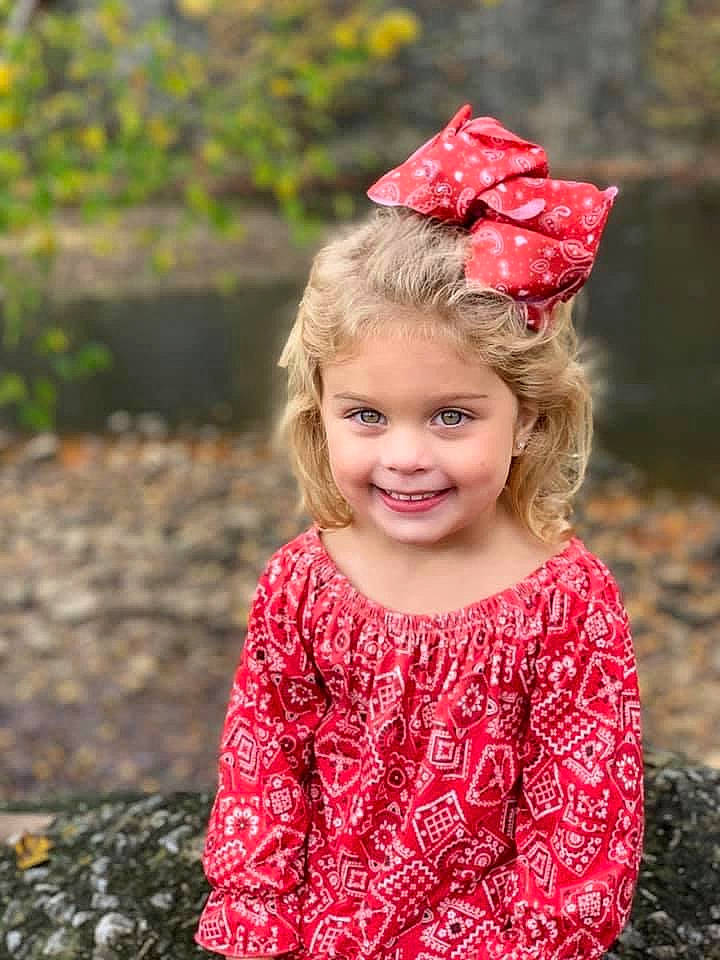 Alexa is registered to the contest to win money with this photo: child, child_model, fashion_accessory, hair_accessory, head, headband, headgear, joy, leaf, pattern, person, photography, pink, portrait, portrait_photography, red, smile, textile, toddler