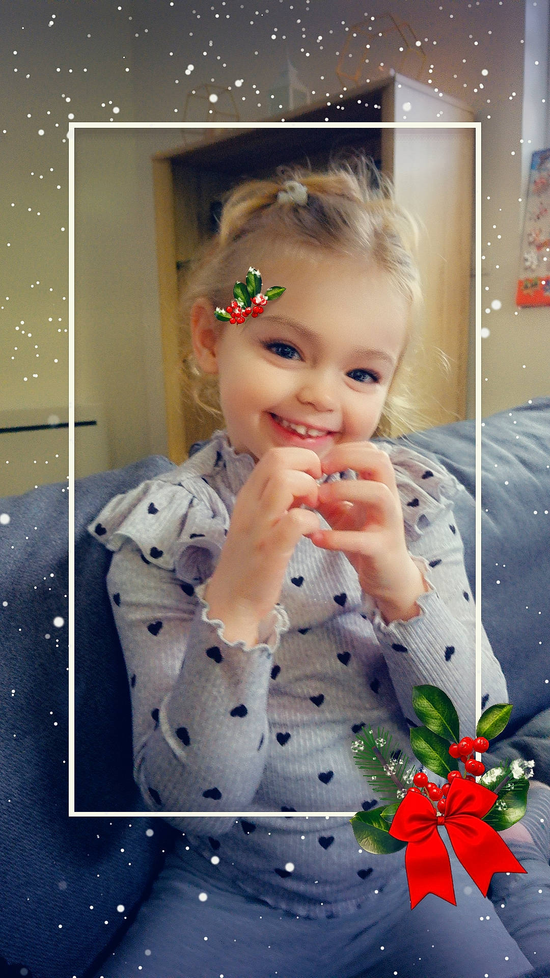 Mia participe au concours pour gagner de l'argent avec cette photo : baby, baby_toddler_clothing, beauty, child, dress, facial_expression, flash_photography, fun, happy, joy, pattern, pedicel, person, petal, polka_dot, portrait_photography, room, sleeve, smile, toddler