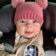 Julia a rejoint le concours — aidez-le/la à gagner de superbes lots ! baby, child, pink_hat, pom_poms, knitwear, cardigan, blue_checkered, car_seat, infant, cute, portrait, face, eyes, clothing, warm, bundle, seatbelt, indoor, closeup, adorable