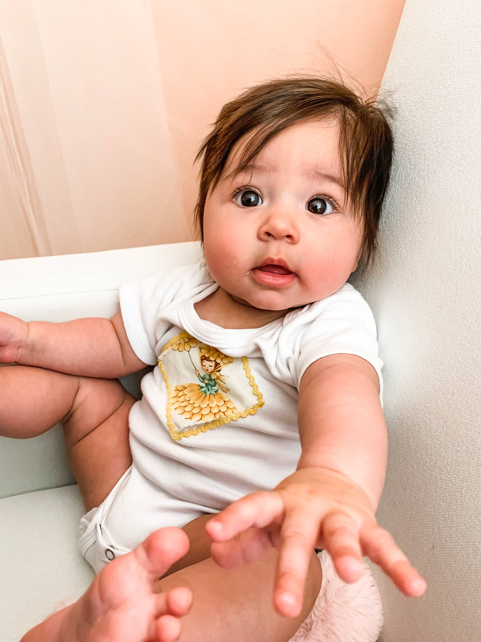 Lilah is registered to the contest to win money with this photo: arm, baby_toddler_clothing, cheek, elbow, finger, gesture, hair, hand, happy, human_body, joint, leg, lip, neck, nose, person, skin, sleeve, stomach, surprise