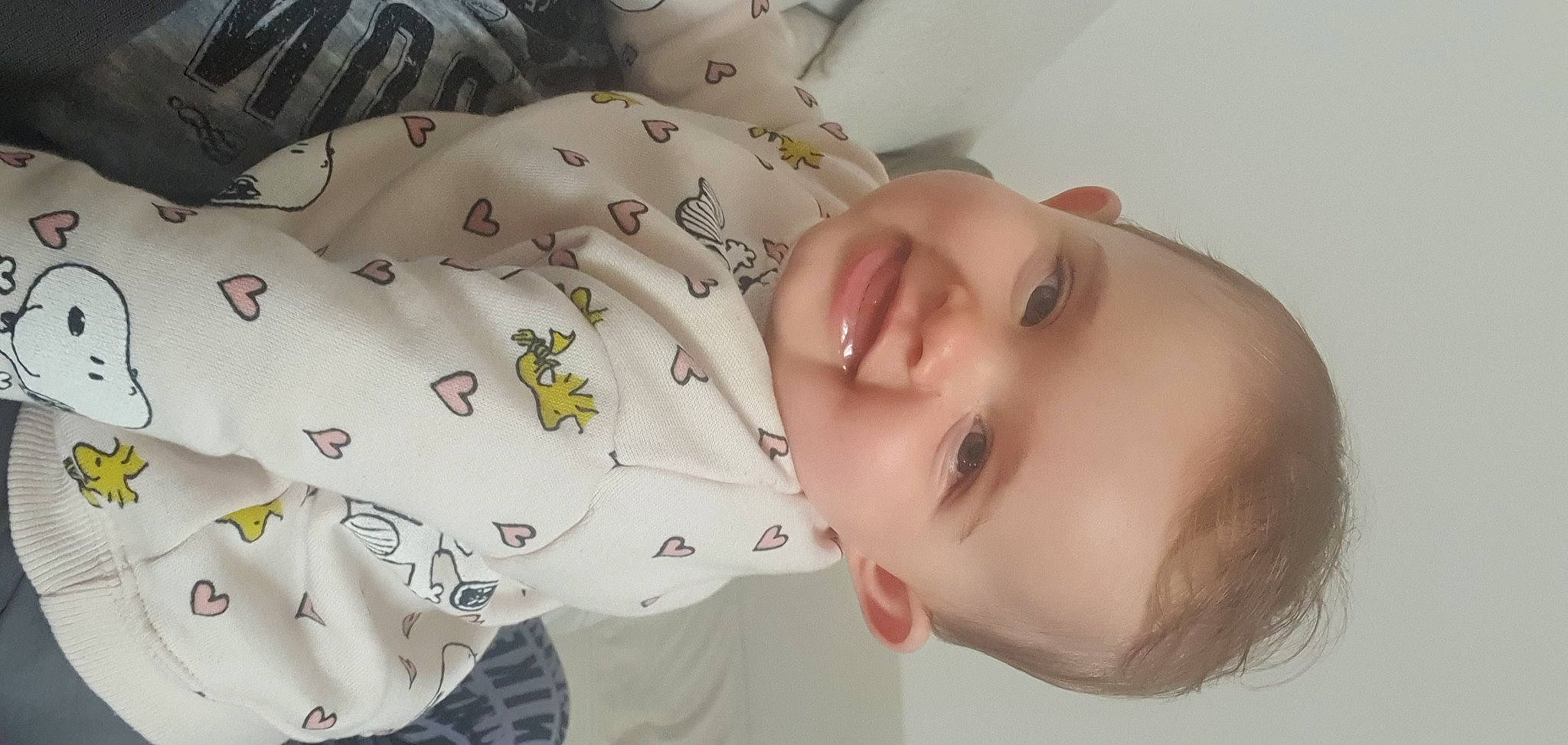Céleste a rejoint le concours — aidez-le/la à gagner de superbes lots ! baby, baby_toddler_clothing, cheek, chin, eye, eyebrow, eyelash, facial_expression, happy, headgear, human_body, iris, joy, lip, mouth, neck, nose, person, skin, sleeve
