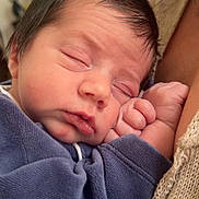 àlvaro participe au concours pour gagner de l'argent avec cette photo : baby, blue_clothing, closeup, cuddle, face, fist, hair, hand, indoor, infant, newborn, peaceful, person, portrait, rest, skin, sleeping, soft, tender, warmth