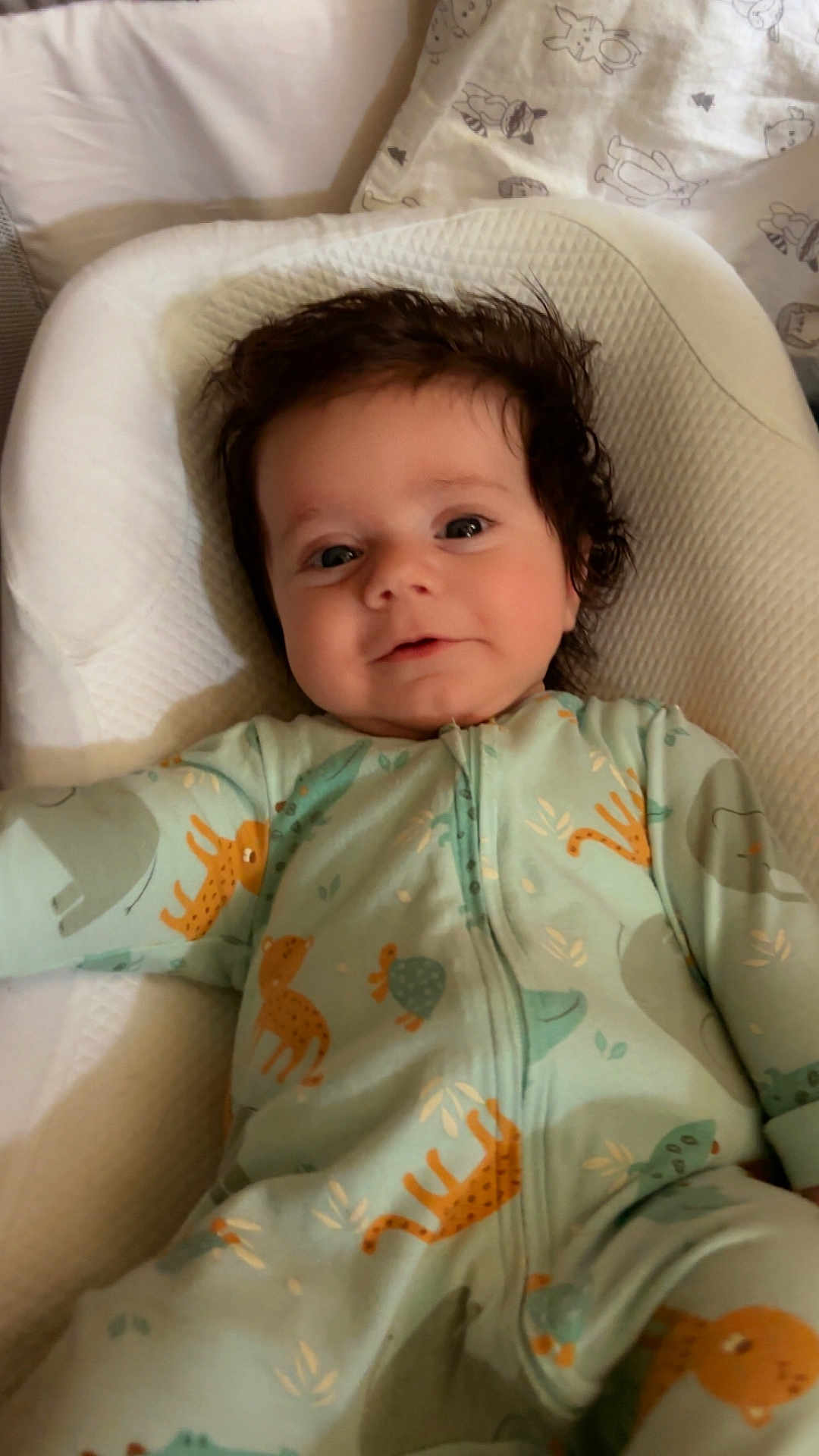 àlvaro participe au concours pour gagner de l'argent avec cette photo : baby, child, infant, smile, face, hair, onesie, animal_print, cushion, blanket, bed, indoor, soft_lighting, portrait, cute, lying_down, comfort, warm, young, happy
