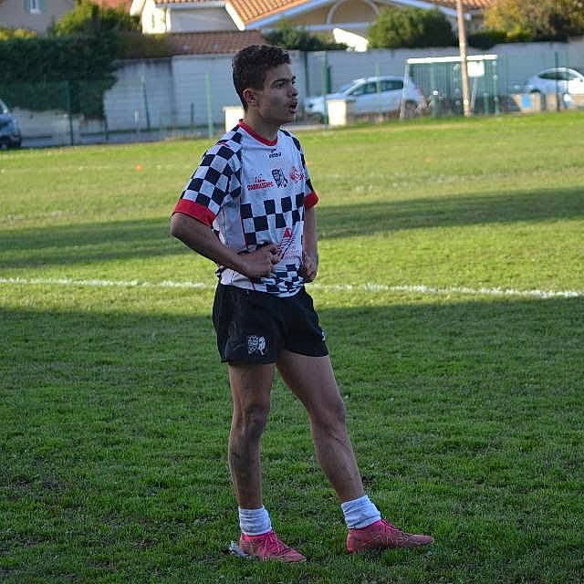 Elizio a rejoint le concours — aidez-le/la à gagner de superbes lots ! active_shorts, ball_game, competition_event, fun, grass, grassland, human_leg, knee, leisure, person, player, recreation, shorts, sleeve, sports, sportswear, t_shirt, team_sport, thigh, tournament