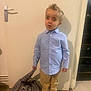 Maylone participe au concours pour gagner de l'argent avec cette photo : blonde, boy, brownhair, child, clothing, door, hair, jeans, male, pants, person, shirt, sitting, sleeve, standing, text