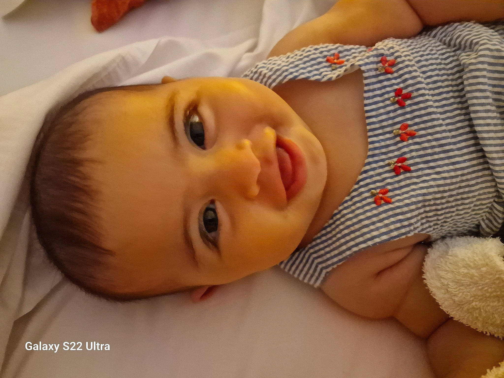 Rimel participe au concours pour gagner de l'argent avec cette photo : baby, baby_toddler_clothing, cheek, chin, comfort, eye, eyebrow, eyelash, face, facial_expression, headgear, human_body, iris, lip, mammal, mouth, nose, person, skin, textile