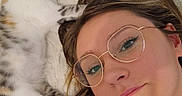 Minouche participe au concours pour gagner de l'argent avec cette photo : abyssinian, accessories, adult, animal, cat, couch, face, female, furniture, glasses, happy, head, kitten, manx, person, pet, photography, portrait, smile, woman