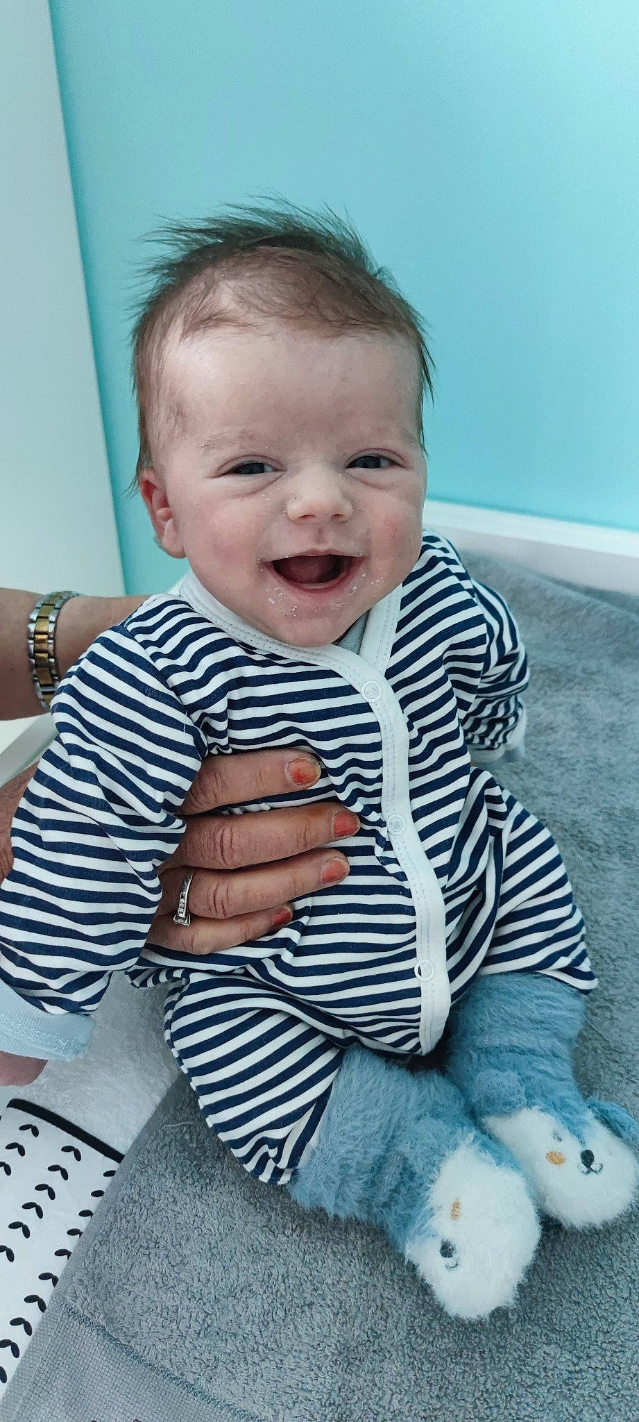 Nathan a rejoint le concours — aidez-le/la à gagner de superbes lots ! azure, baby_toddler_clothing, cheek, chin, eye, face, hairstyle, hand, head, human_body, joint, lip, mouth, neck, nose, person, shoulder, skin, smile, watch