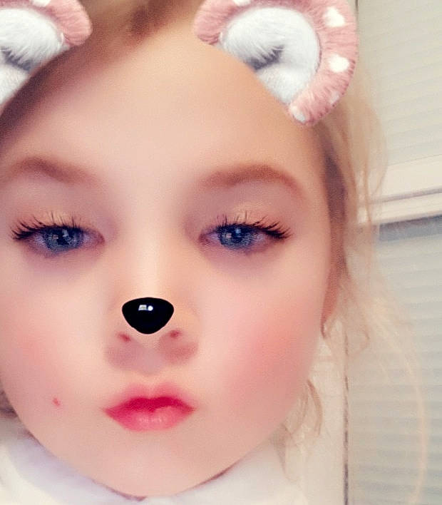 Ylyanna a rejoint le concours — aidez-le/la à gagner de superbes lots ! beauty, cheek, child, chin, close_up, ear, eye, eyebrow, eyelash, eyelash_extensions, face, forehead, head, iris, lip, mouth, nose, organ, person, pink