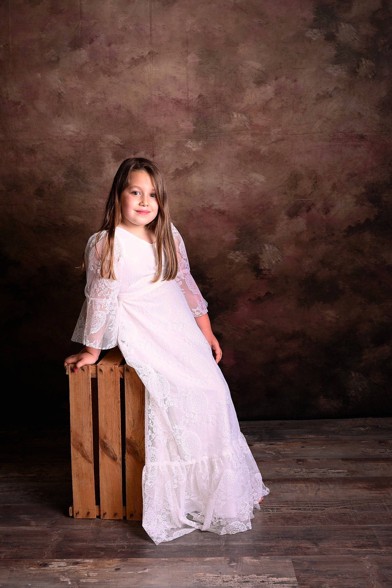 Livia a rejoint le concours — aidez-le/la à gagner de superbes lots ! black_hair, bridal_accessory, bridal_clothing, bridal_party_dress, brown_hair, darkness, dress, event, fashion_design, flash_photography, formal_wear, fun, gown, happy, human_body, joy, long_hair, person, sitting, tints_and_shades