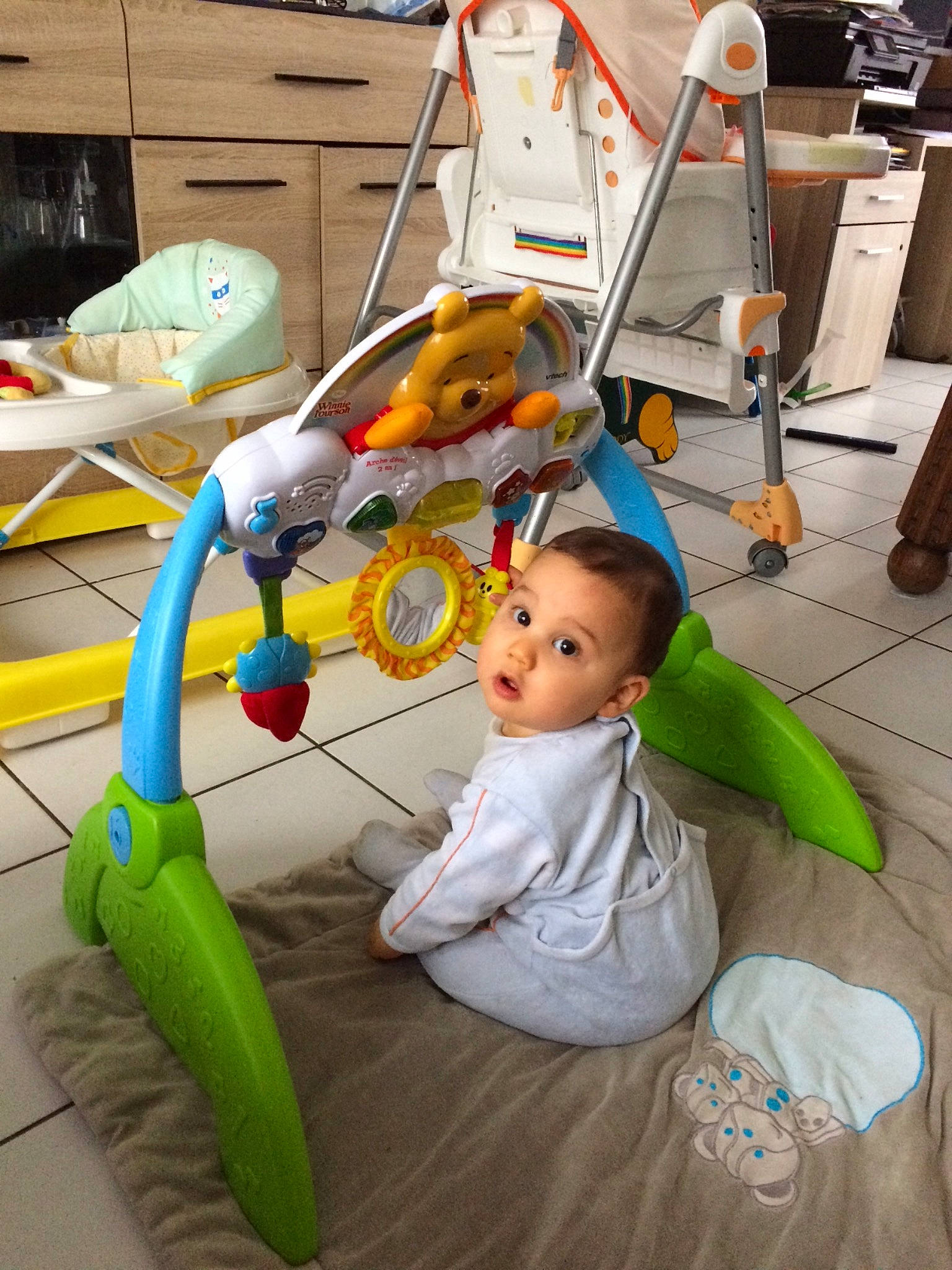 Tuân a rejoint le concours — aidez-le/la à gagner de superbes lots ! baby, baby_toys, child, fun, person, play, surprise, toddler, toy