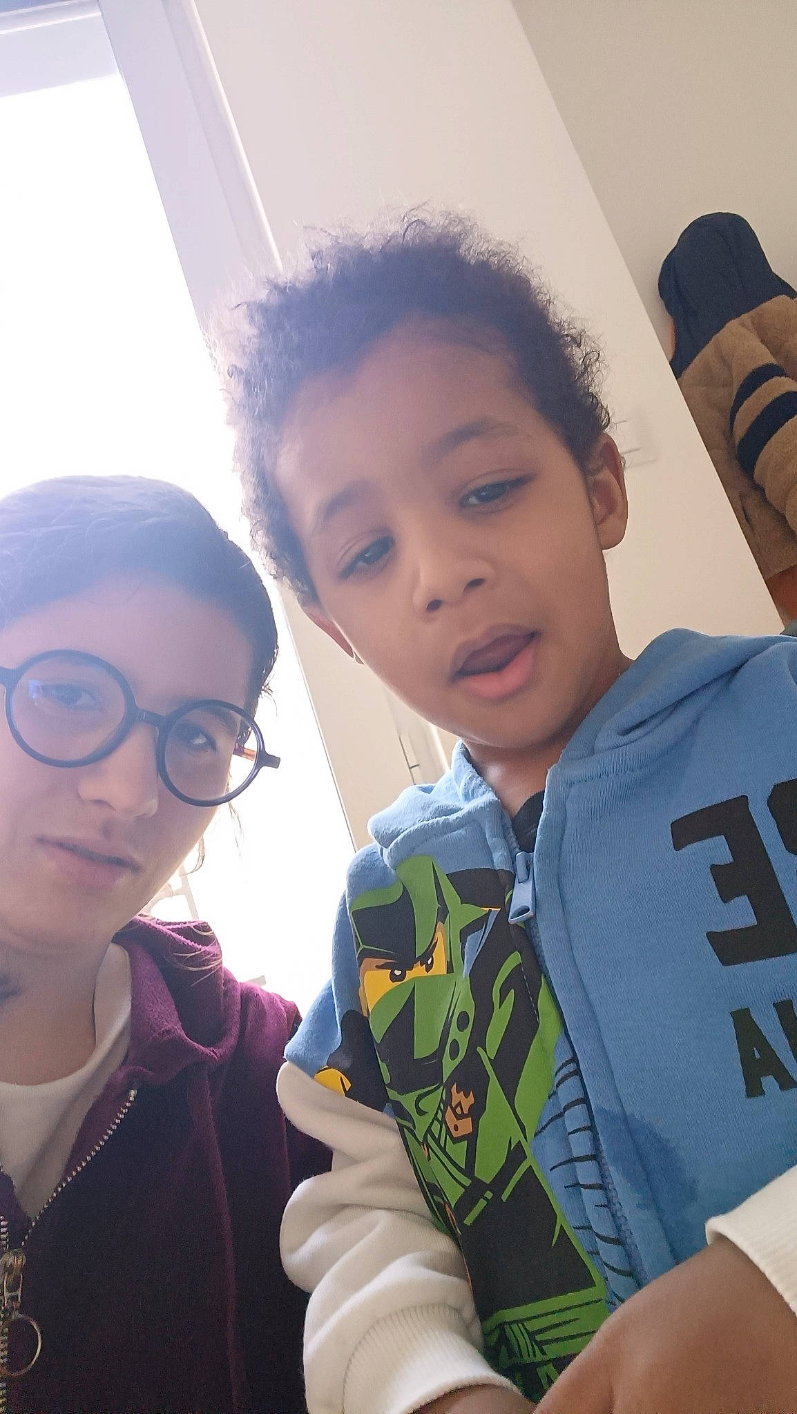 Augustin a rejoint le concours — aidez-le/la à gagner de superbes lots ! child, cool, eyewear, face, forehead, friendship, fun, gesture, happy, leisure, nose, organ, people, person, personal_protective_equipment, recreation, selfie, snapshot, t_shirt, travel