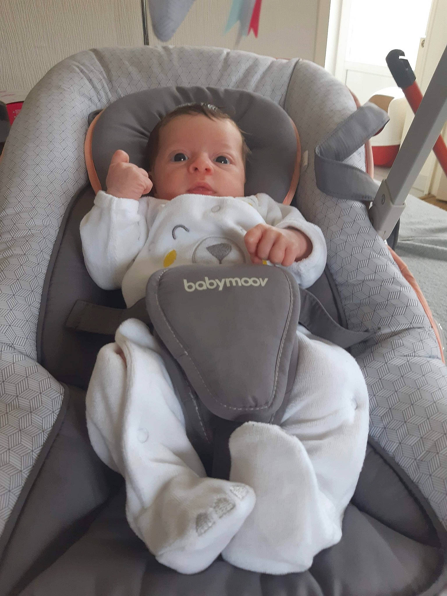 Lilou participe au concours pour gagner de l'argent avec cette photo : baby, baby_in_car_seat, baby_products, child, comfort, furniture, person, product, toddler