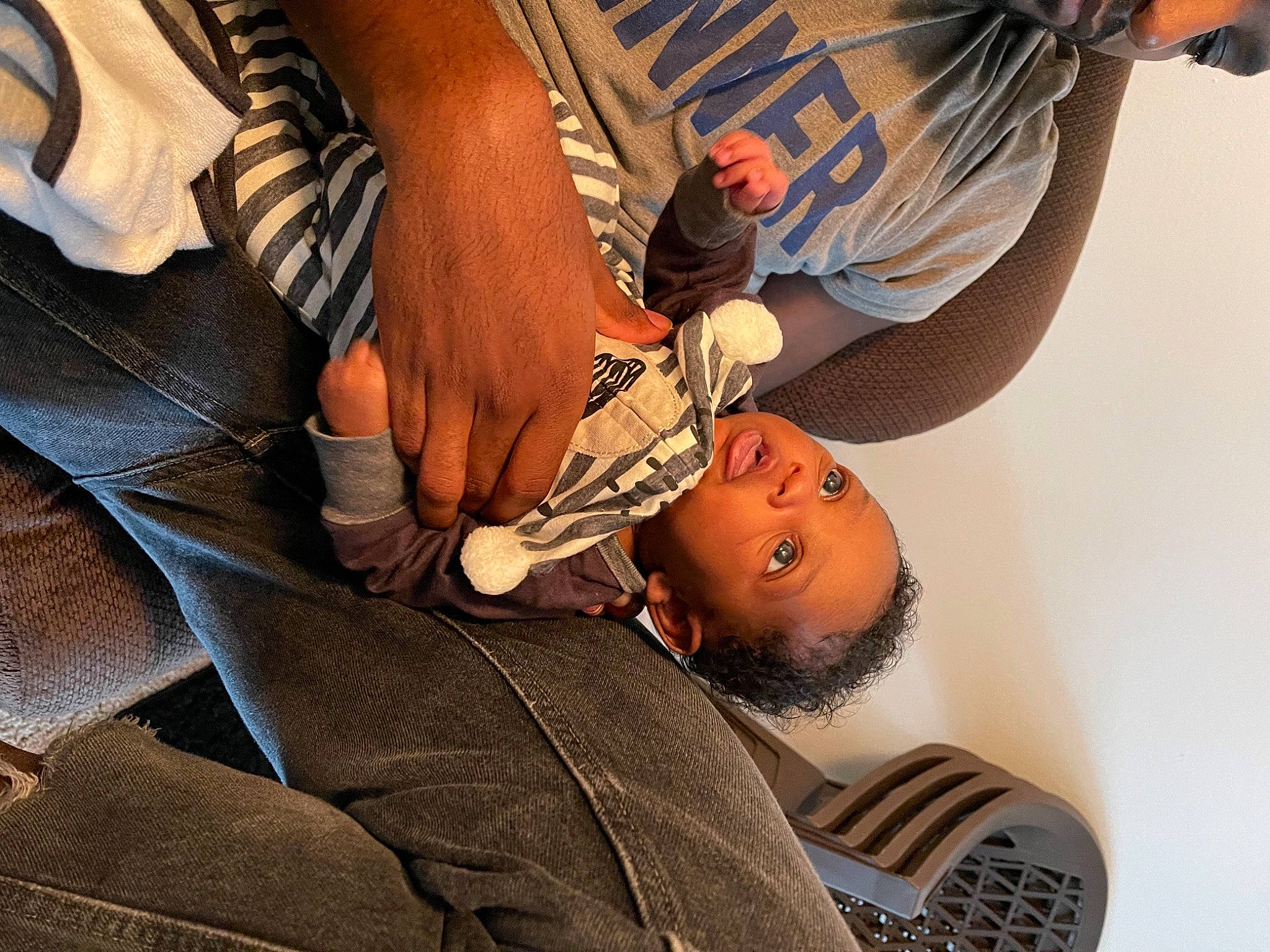 Aayden is registered to the contest to win money with this photo: abdomen, arm, child, comfort, elbow, eyewear, flesh, foot, gesture, human_leg, joint, knee, nail, person, room, sitting, tattoo, thigh, tree, trunk