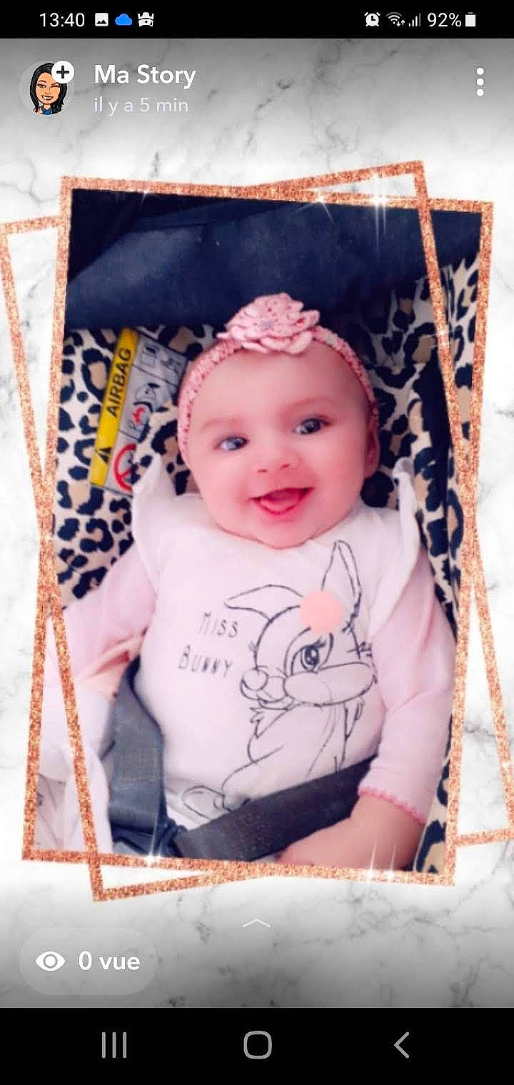 Memody a rejoint le concours — aidez-le/la à gagner de superbes lots ! art, baby, baby_products, baby_toddler_clothing, cheek, child, fashion_accessory, happy, headgear, headwear, joy, magenta, pattern, person, picture_frame, pink, portrait_photography, rectangle, sitting, sleeve