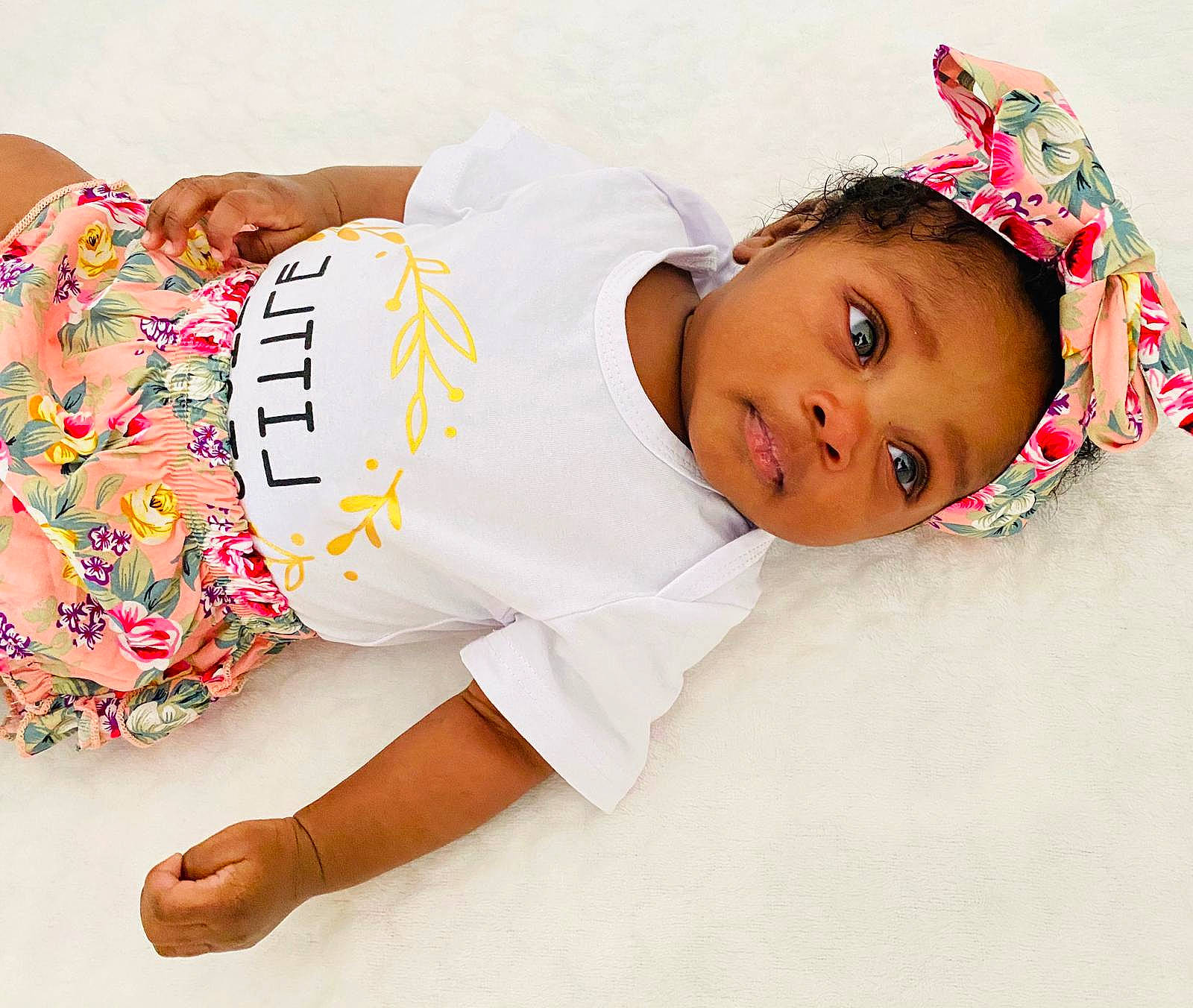 Räyannah participe au concours pour gagner de l'argent avec cette photo : abdomen, baby, baby_toddler_clothing, bracelet, cheek, child, hair_accessory, person, pink, skin, stomach, toddler