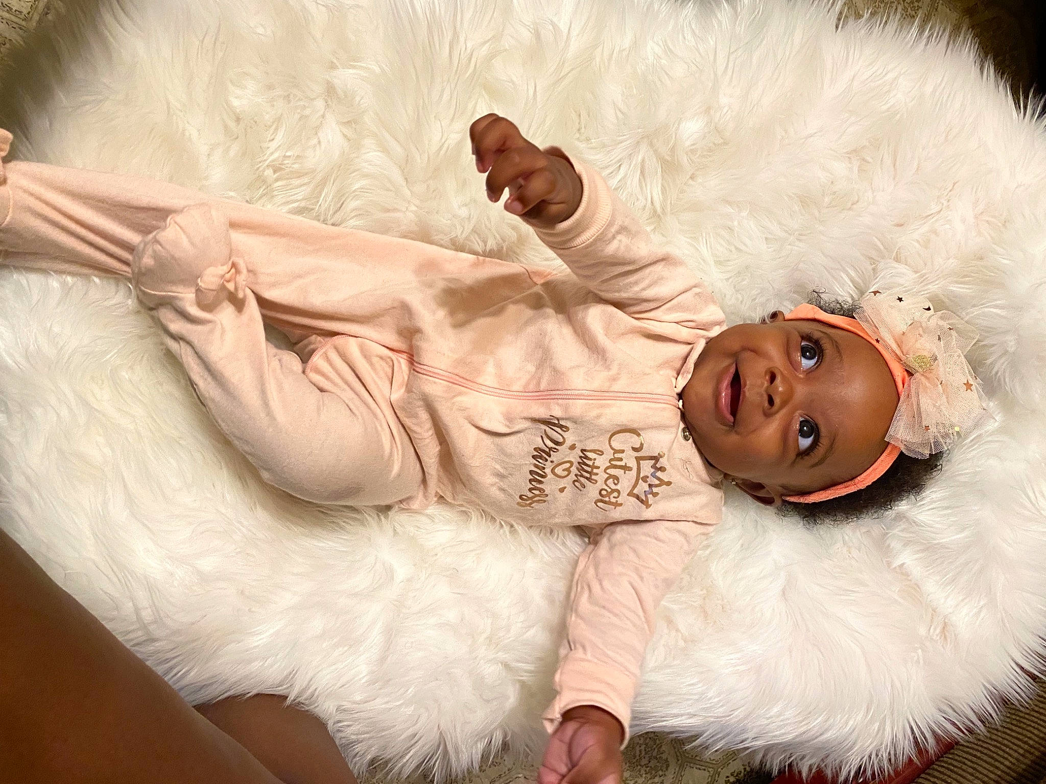 Kaiah is registered to the contest to win money with this photo: baby, barefoot, child, christmas, comfort, event, foot, fur, fur_clothing, gesture, happy, hat, headgear, holiday, human_leg, linens, person, santa_claus, skin, smile