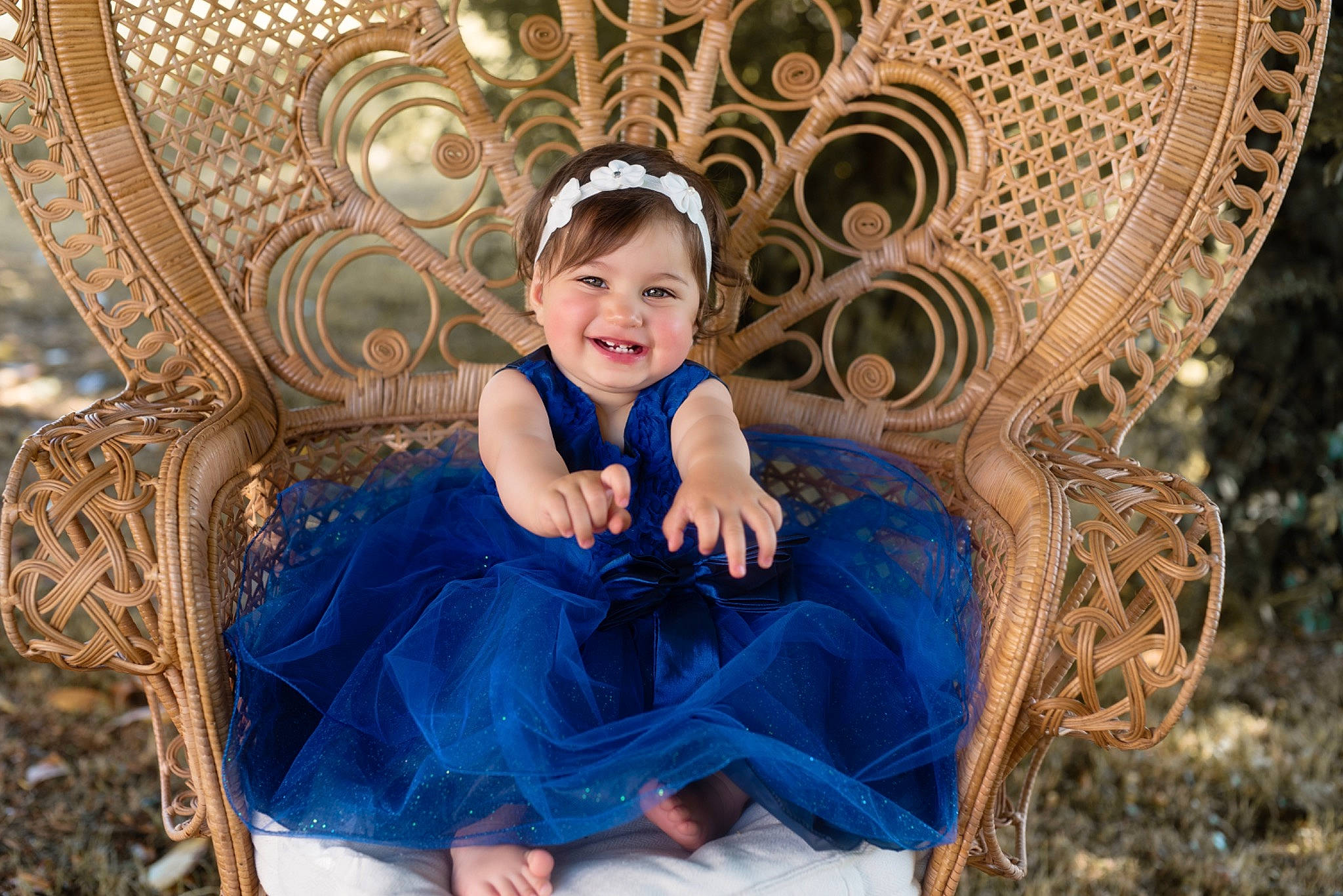 Naomie participe au concours pour gagner de l'argent avec cette photo : baby, baby_toddler_clothing, electric_blue, event, flash_photography, fun, grass, happy, headgear, headpiece, human, iris, joy, leaf, leisure, pattern, person, plant, smile, textile