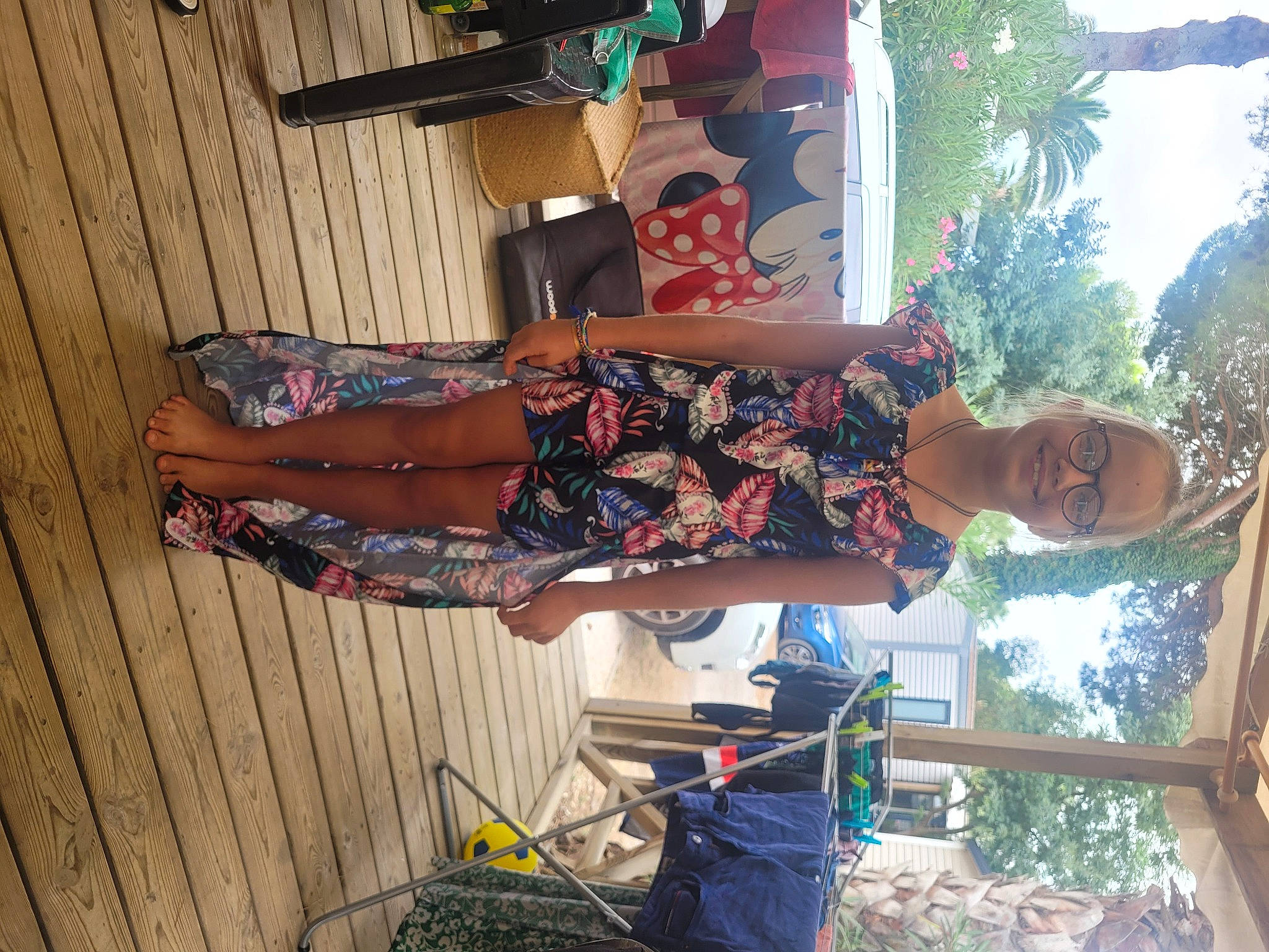 Inna a rejoint le concours — aidez-le/la à gagner de superbes lots ! flooring, fun, hardwood, hat, joy, leisure, pattern, person, plant, sky, smile, thigh, tree, visual_arts, waist, wood