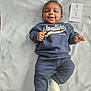 Jayson-Jaymes a rejoint le concours — aidez-le/la à gagner de superbes lots ! baby, babylaughing, bed, bodypart, clothing, face, finger, furniture, hand, happy, head, hosiery, laughing, newborn, pants, person, photography, portrait, smile, sock