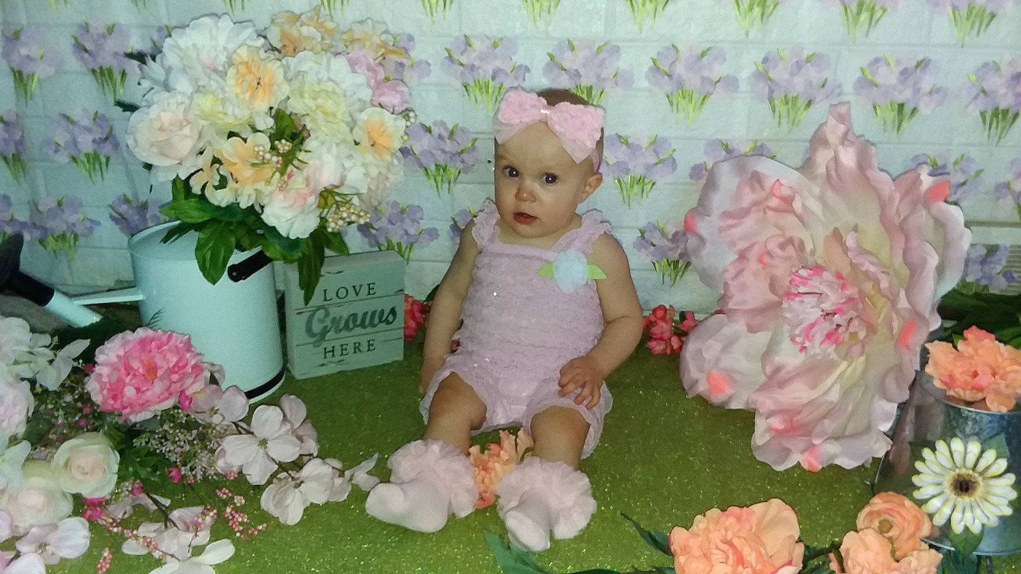 Wrenleigh is registered to the contest to win money with this photo: bouquet, child, cut_flowers, fictional_character, floral_design, floristry, flower, flower_arranging, hydrangea, person, petal, pink, plant, rose, spring, toy