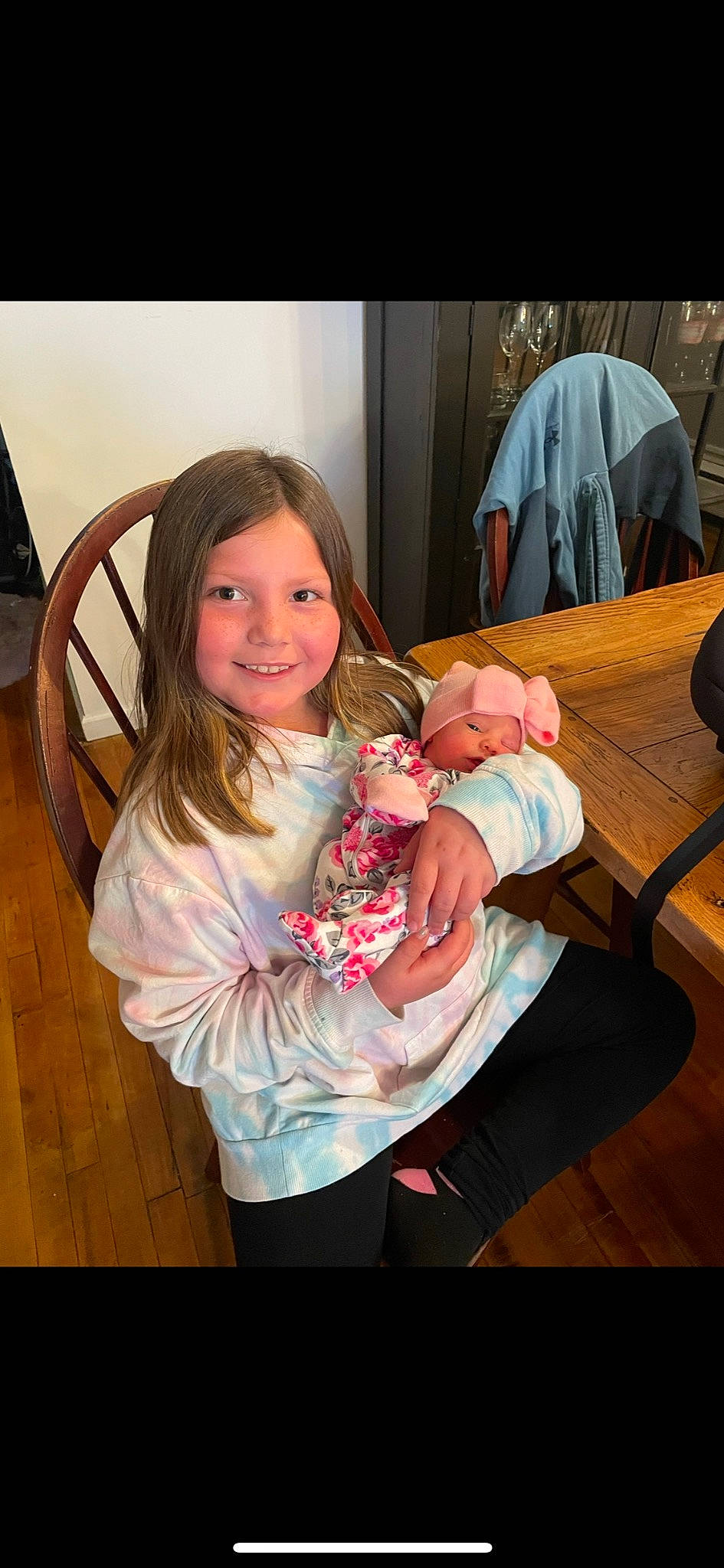 Alexis is registered to the contest to win money with this photo: baby, blond, chair, child, comfort, event, eye, facial_expression, flash_photography, fun, gesture, hairstyle, happy, joy, person, sitting, skin, sleeve, smile, tableware