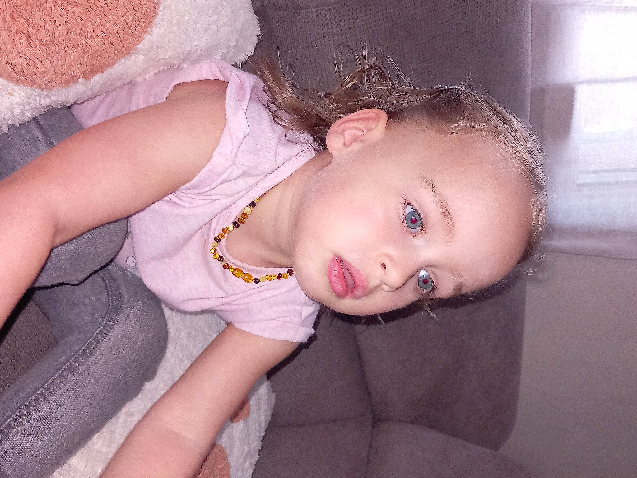 Mathilde a rejoint le concours — aidez-le/la à gagner de superbes lots ! arm, baby, baby_toddler_clothing, blond, cheek, child, comfort, eyelash, flash_photography, hand, human_body, iris, leg, lip, mouth, nose, person, pink, sitting, skin