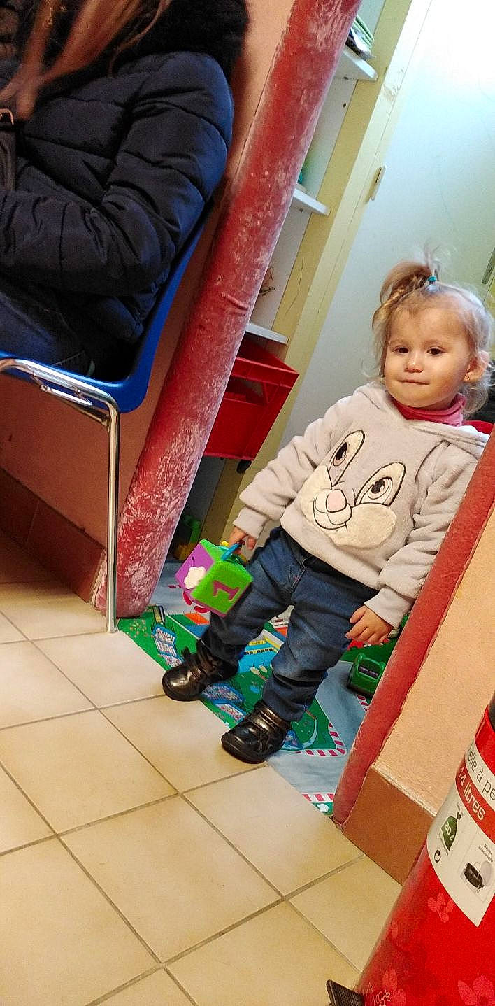 Melia a rejoint le concours — aidez-le/la à gagner de superbes lots ! child, person, play, toddler