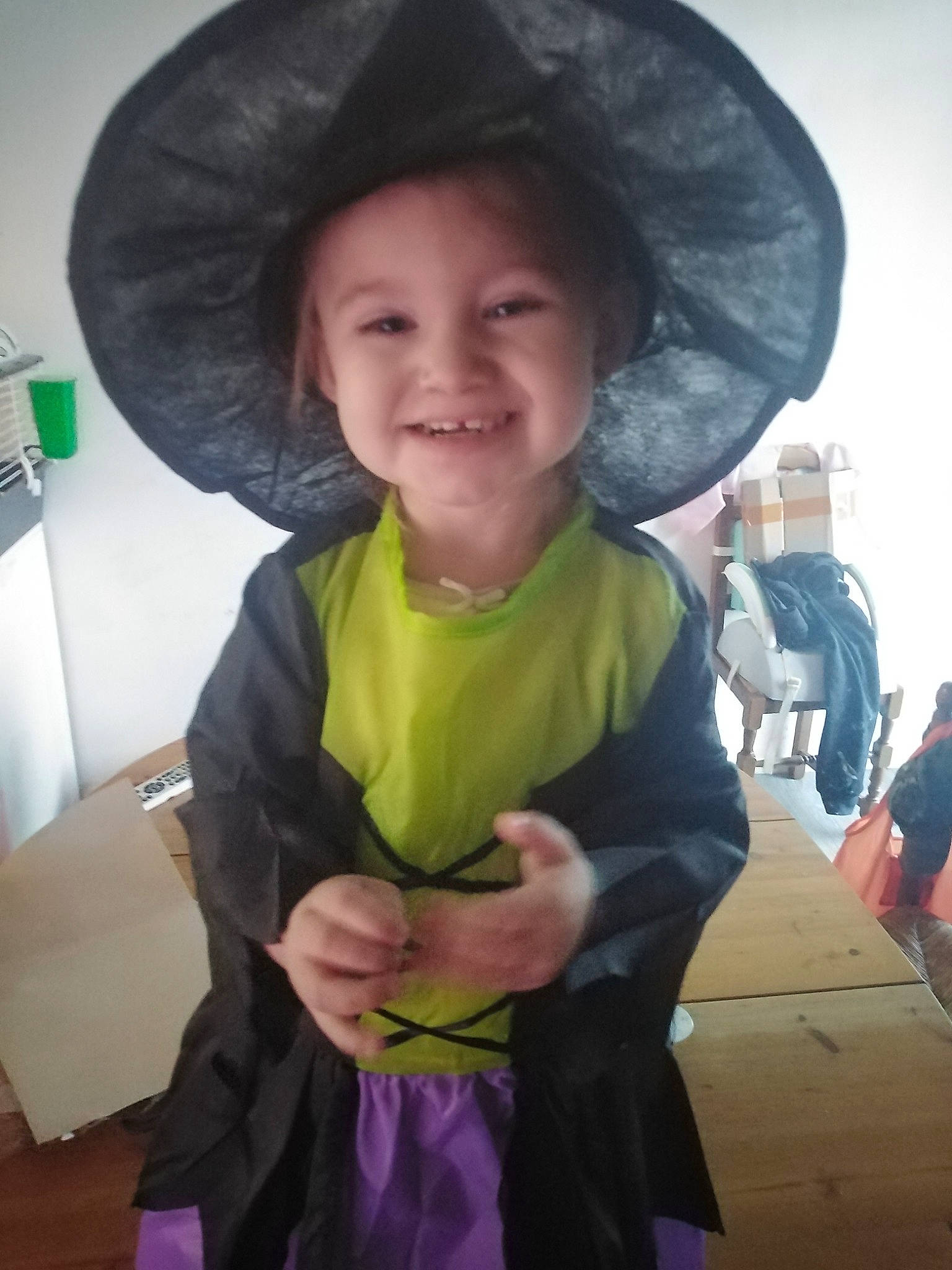 Melia participe au concours pour gagner de l'argent avec cette photo : child, costume, fun, hat, headgear, headwear, joy, outerwear, person, smile, toddler, vacation