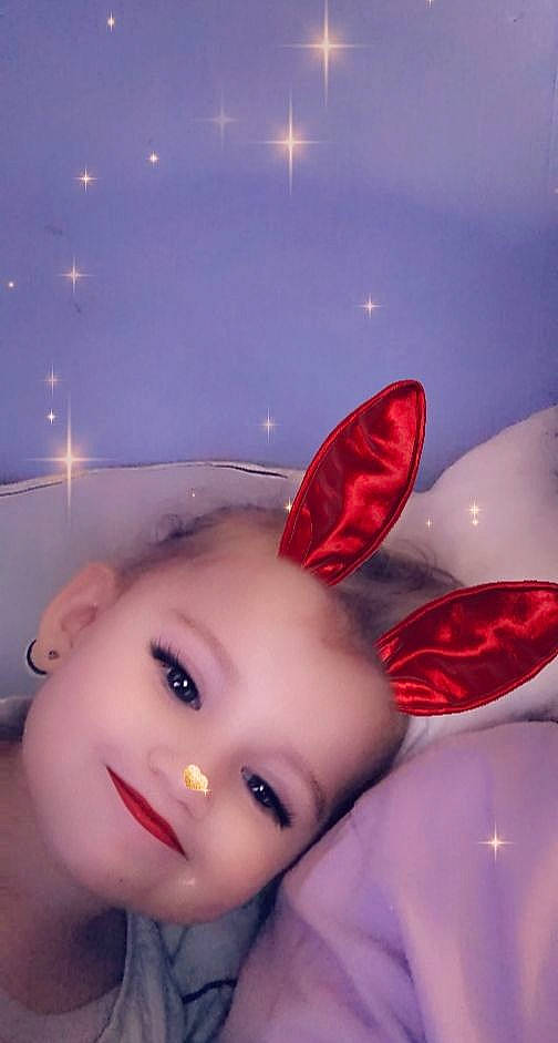 Melia participe au concours pour gagner de l'argent avec cette photo : child, ear, face, head, joy, organ, person, pink, red, skin, sky, toddler