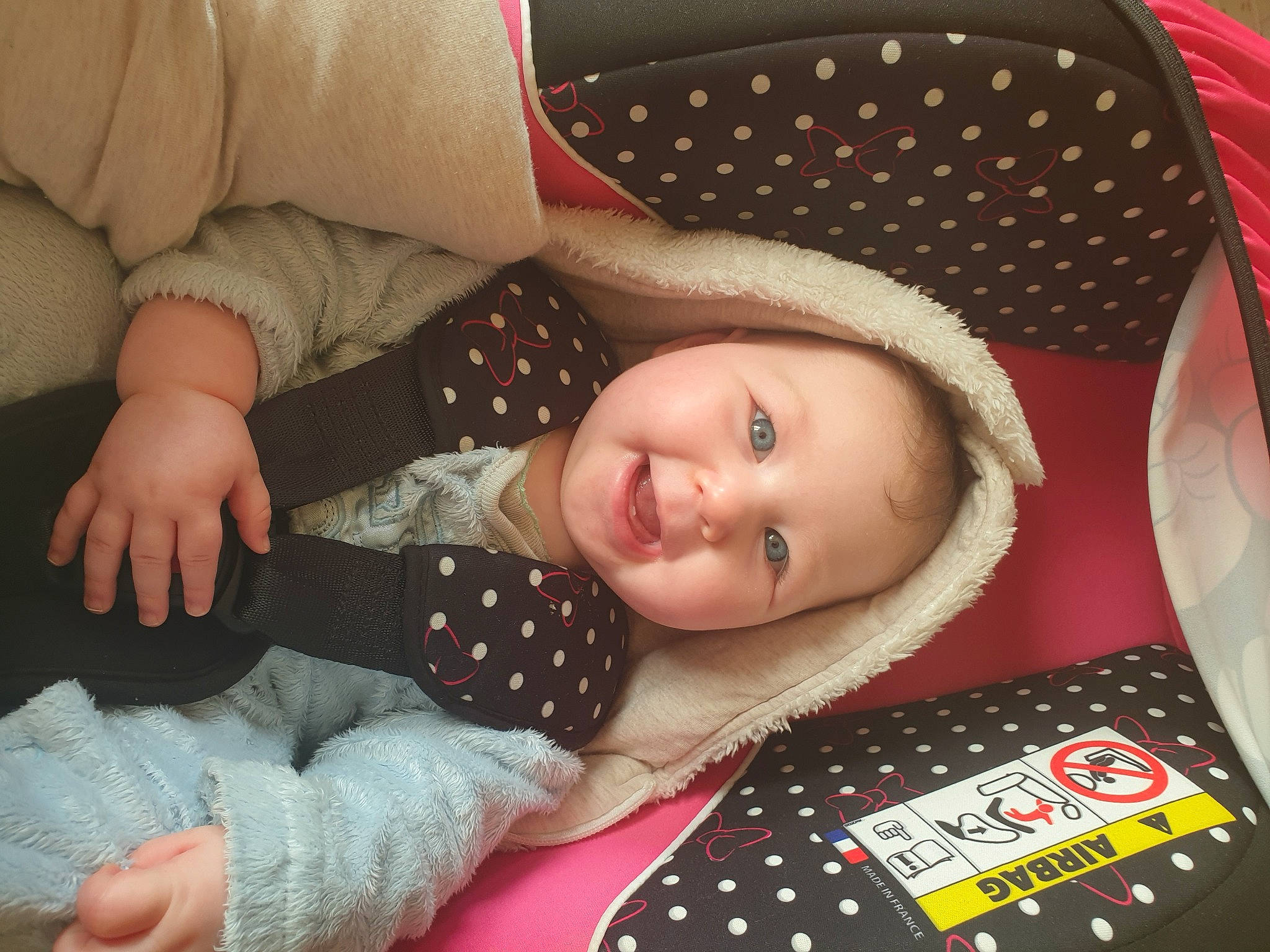 Riley participe au concours pour gagner de l'argent avec cette photo : baby, baby_products, baby_toddler_clothing, cheek, child, comfort, eye, face, head, human_body, linens, lip, pattern, person, product, skin, sleeve, smile, textile, toddler