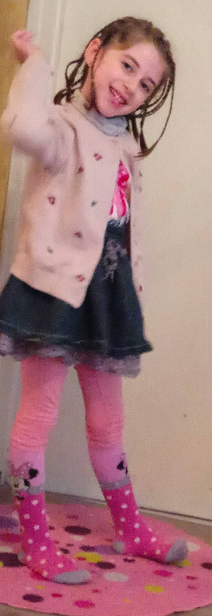 Lilia participe au concours pour gagner de l'argent avec cette photo : carmine, chest, costume, denim, fashion_accessory, fashion_design, flesh, fur, fur_clothing, human_leg, joy, knee, leggings, magenta, pattern, person, pink, sleeve, thigh, undergarment