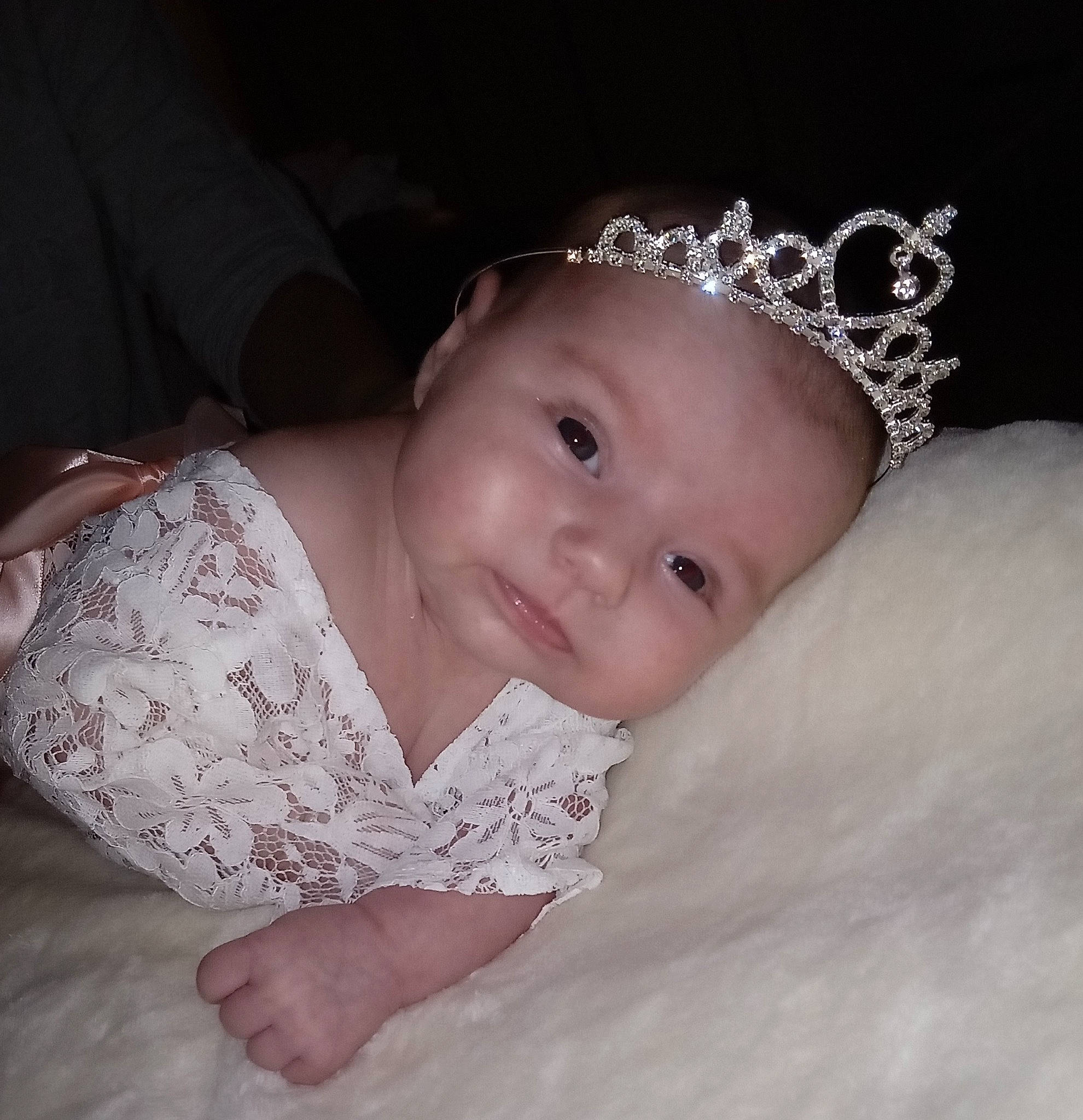 Liberty a rejoint le concours — aidez-le/la à gagner de superbes lots ! baby, baby_toddler_clothing, beauty, bridal_accessory, cheek, child, costume_accessory, crown, embellishment, fashion_accessory, flash_photography, hair_accessory, headband, headgear, headpiece, organ, person, portrait_photography, silver, skin