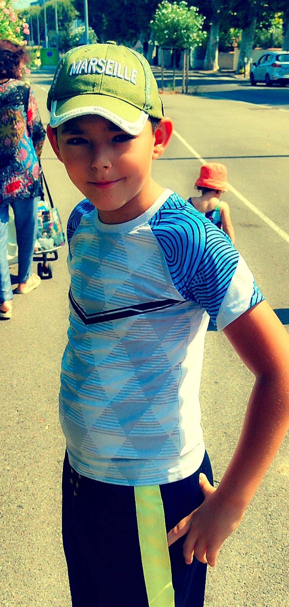 Zack participe au concours pour gagner de l'argent avec cette photo : azure, baseball_cap, blue, cap, cool, face, fashion, hairstyle, happy, hat, headwear, joy, light, organ, person, photograph, shoulder, sleeve, smile, style