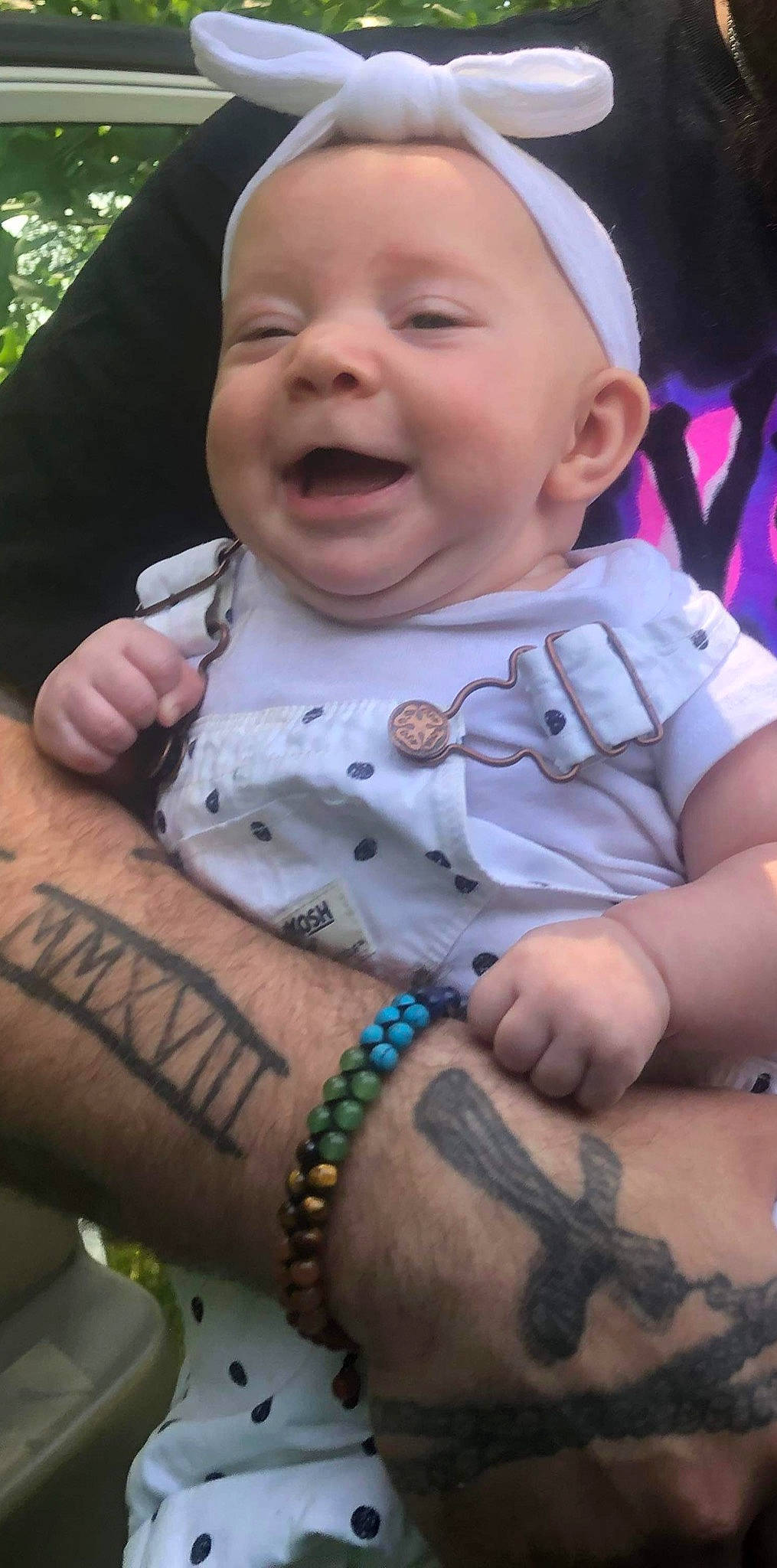 Rayaven is registered to the contest to win money with this photo: arm, baby, baby_toddler_clothing, cheek, eye, finger, gesture, hand, happy, head, joint, lip, mouth, muscle, organ, person, photograph, pink, skin, sleeve