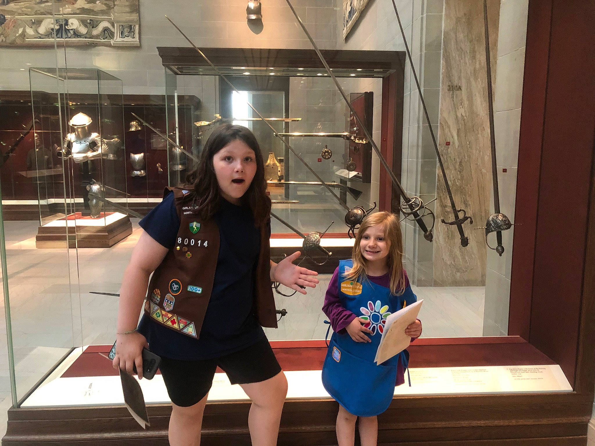 Ariel is registered to the contest to win money with this photo: automotive_design, curtain, event, eyewear, fashion_design, flooring, fun, human_leg, joint, joy, leisure, luggage_and_bags, person, physical_fitness, room, shopping, shorts, sportswear, standing, surprise