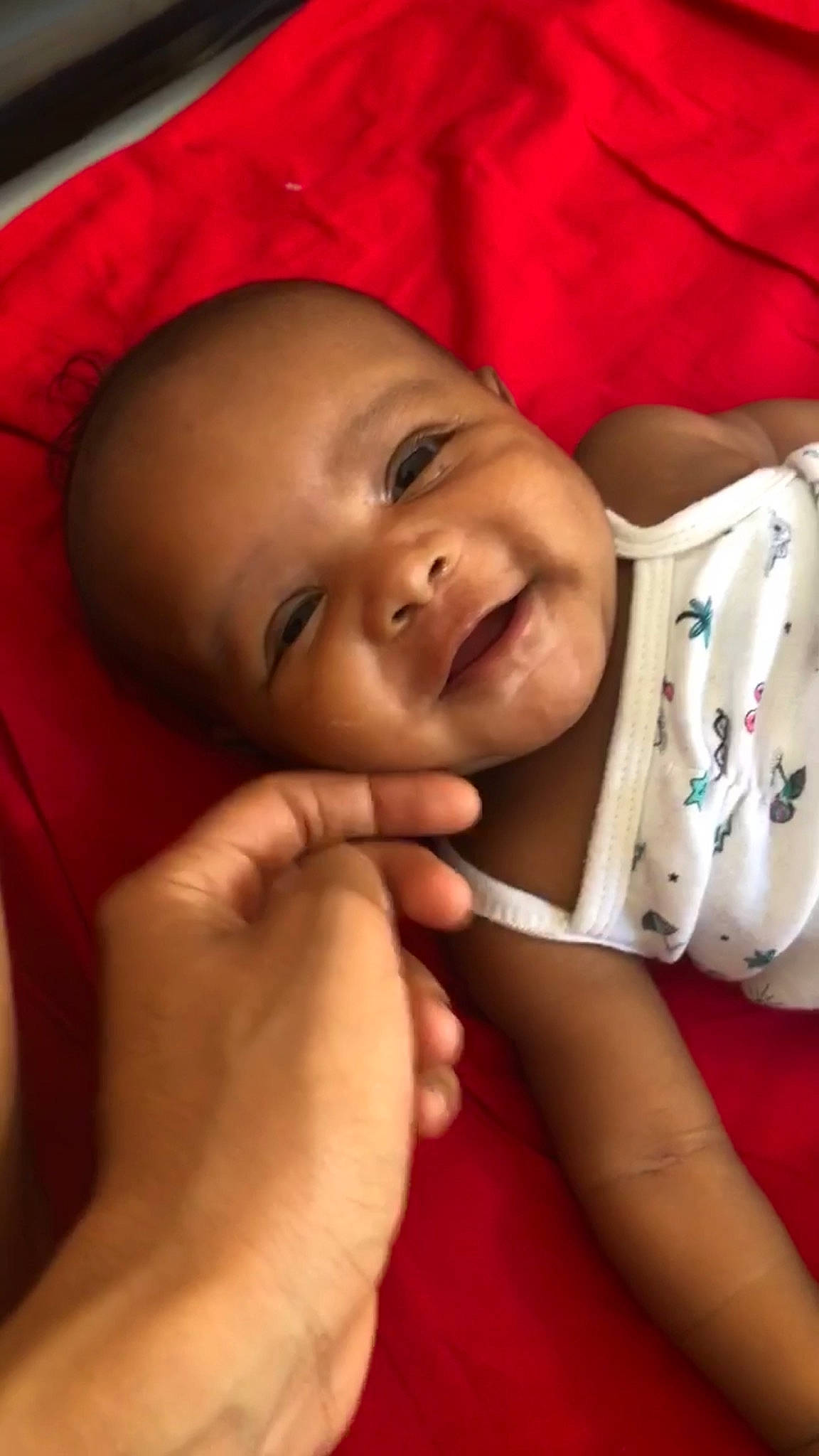 Liyah a rejoint le concours — aidez-le/la à gagner de superbes lots ! baby, cheek, child, face, head, lip, mouth, nose, person, skin, smile, toddler