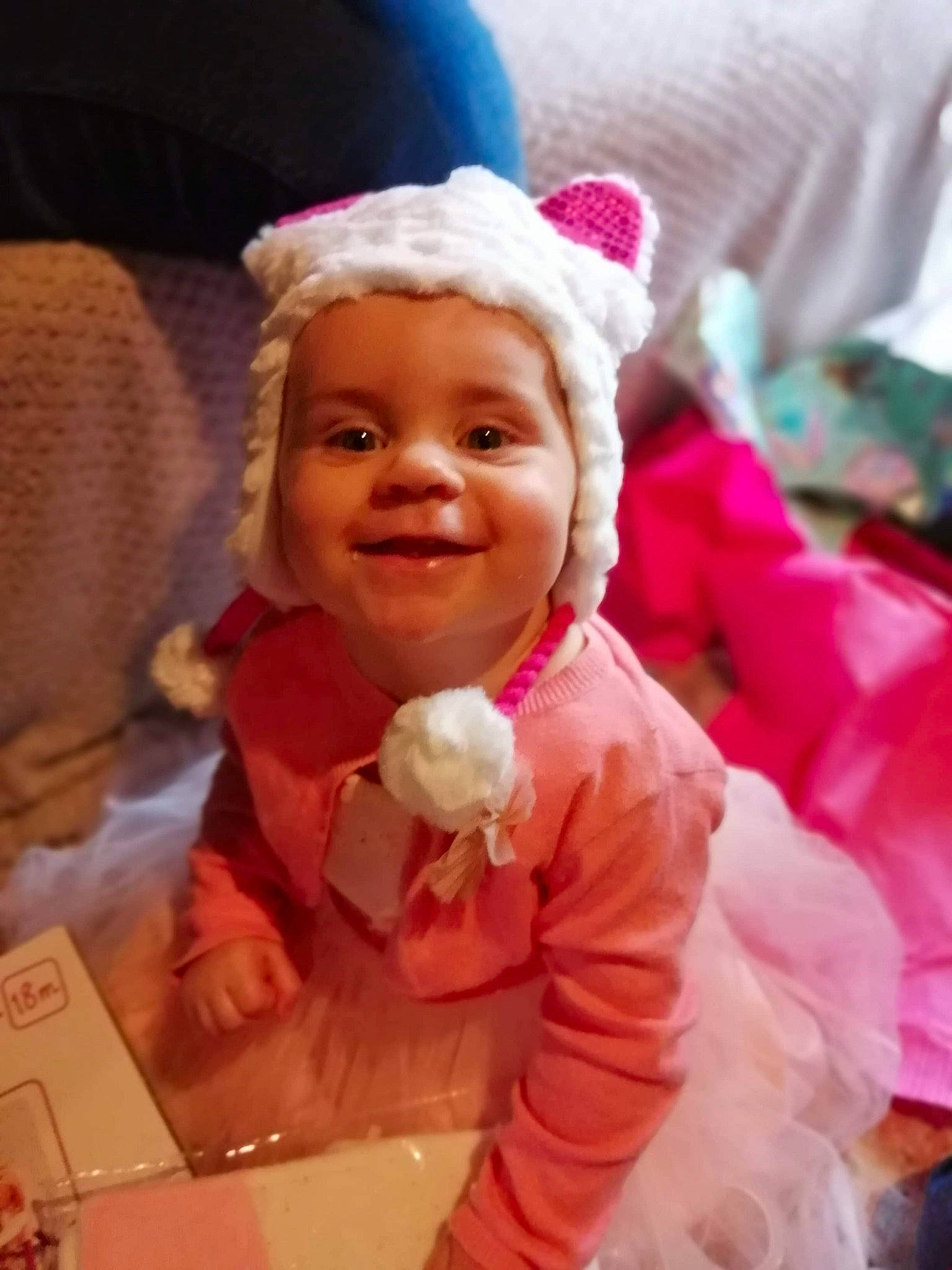 Lylou a rejoint le concours — aidez-le/la à gagner de superbes lots ! baby, baby_products, baby_toddler_clothing, cheek, child, event, fun, happy, head, headgear, headwear, joy, laugh, magenta, person, petal, pink, product, skin, smile