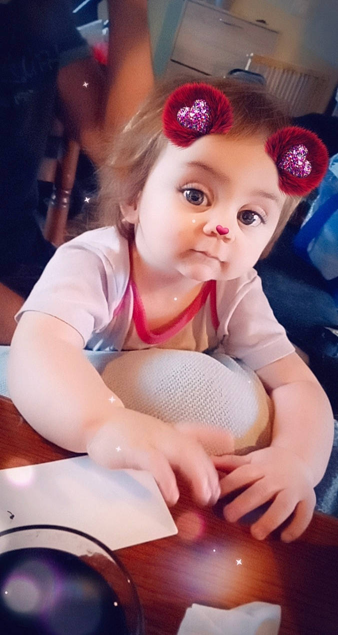 Lylou a rejoint le concours — aidez-le/la à gagner de superbes lots ! arm, baby, baby_toddler_clothing, ball, beauty, cap, cheek, child, dress, eye, fun, happy, headband, lip, mouth, person, pink, product, skin, thigh