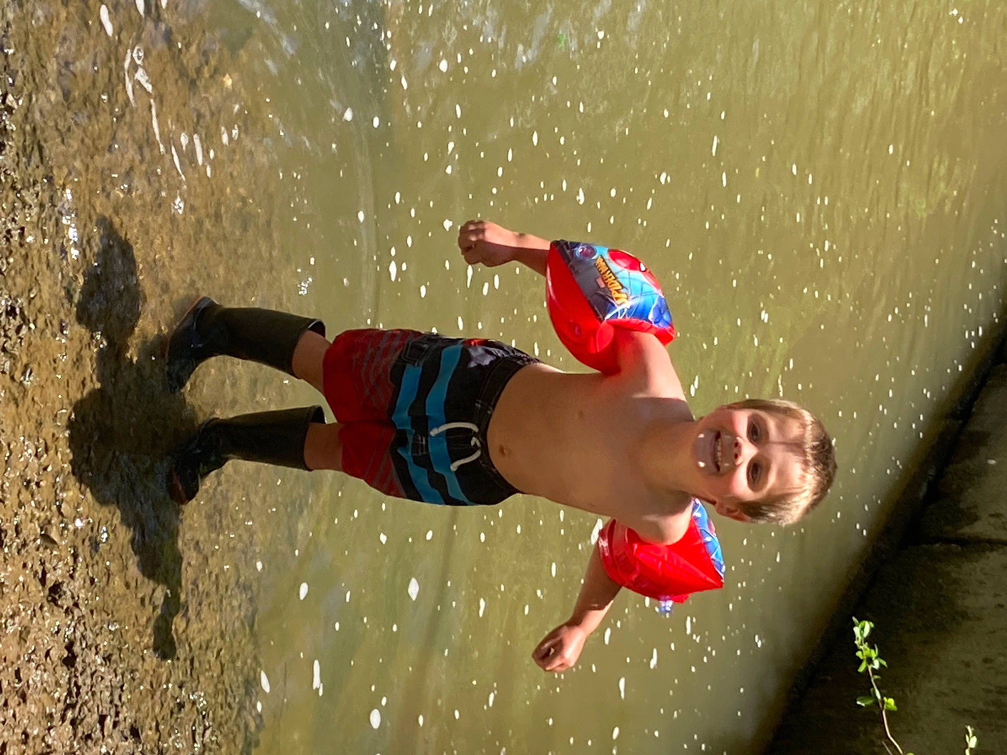 Robert is registered to the contest to win money with this photo: athlete, beach, child, competition, competition_event, endurance_sports, fun, happy, human_leg, joy, leisure, people_in_nature, person, play, recreation, running, sand, smile, soil, sports