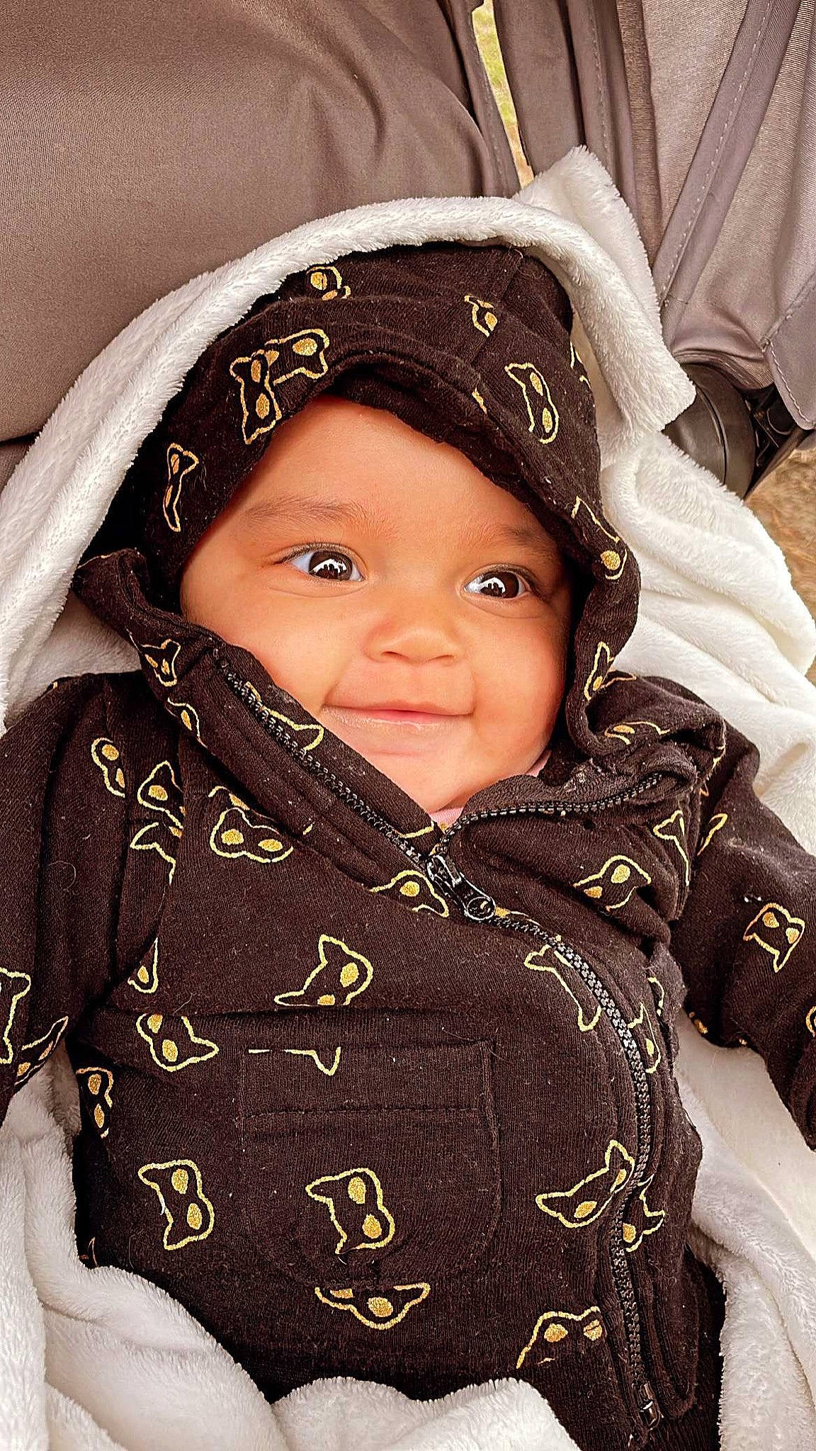 Kayla participe au concours pour gagner de l'argent avec cette photo : baby, baby_toddler_clothing, cheek, child, collar, cool, eye, face, facial_expression, fun, happy, head, headwear, jacket, outerwear, people_in_nature, person, skin, sleeve, smile