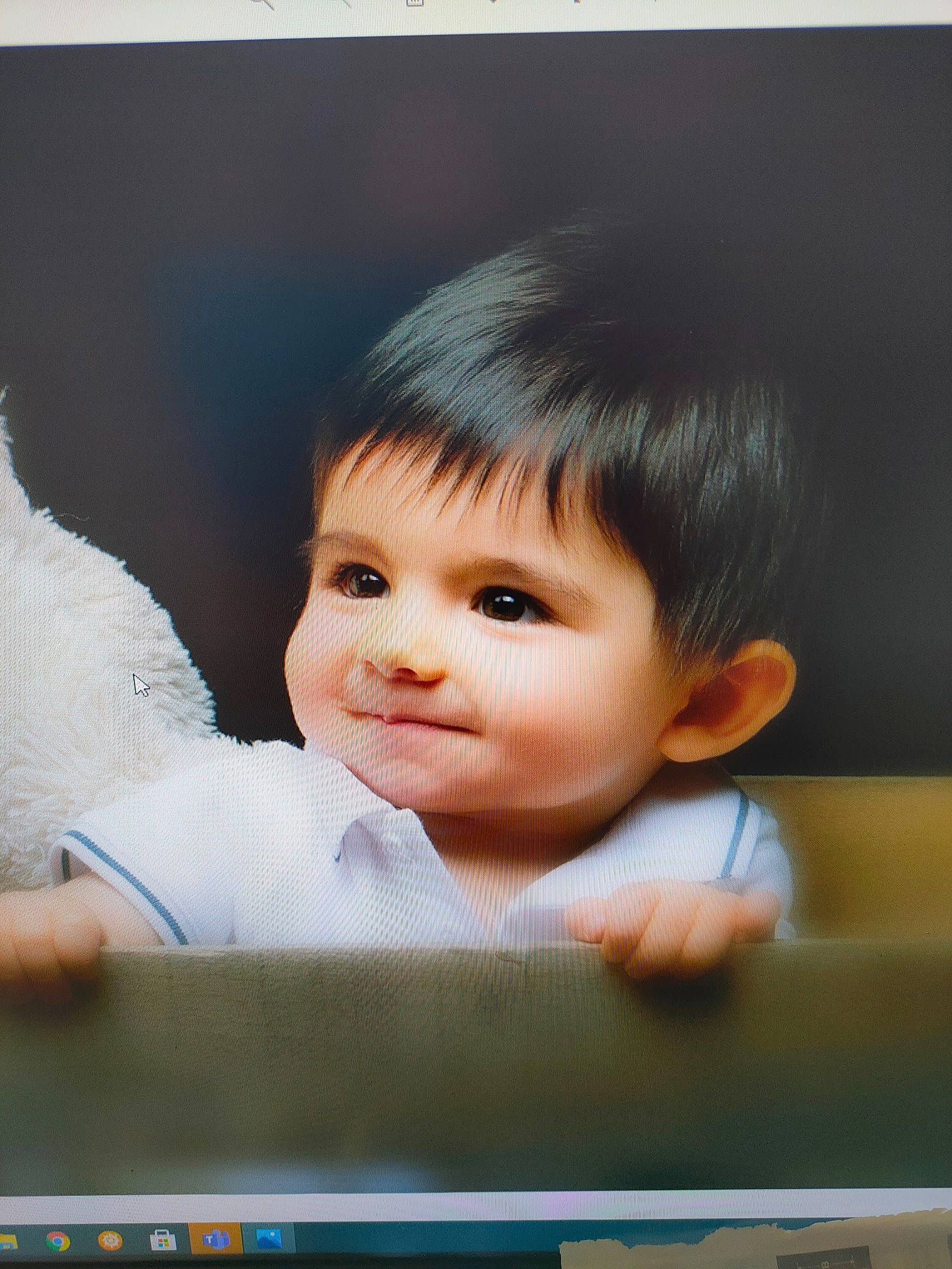 Luis participe au concours pour gagner de l'argent avec cette photo : baby, cheek, child, display_device, electronic_device, eyebrow, eyelash, face, flash_photography, gadget, gesture, hair, happy, head, joy, nose, person, smile, snapshot, tablet_computer