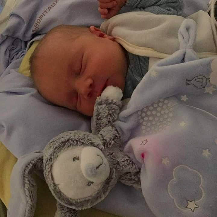 Djason participe au concours pour gagner de l'argent avec cette photo : baby, baby_products, baby_sleeping, baby_toddler_clothing, bedtime, blanket, cheek, child, comfort, forehead, linens, nap, person, plush, product, skin, sleep, textile, toddler, toy