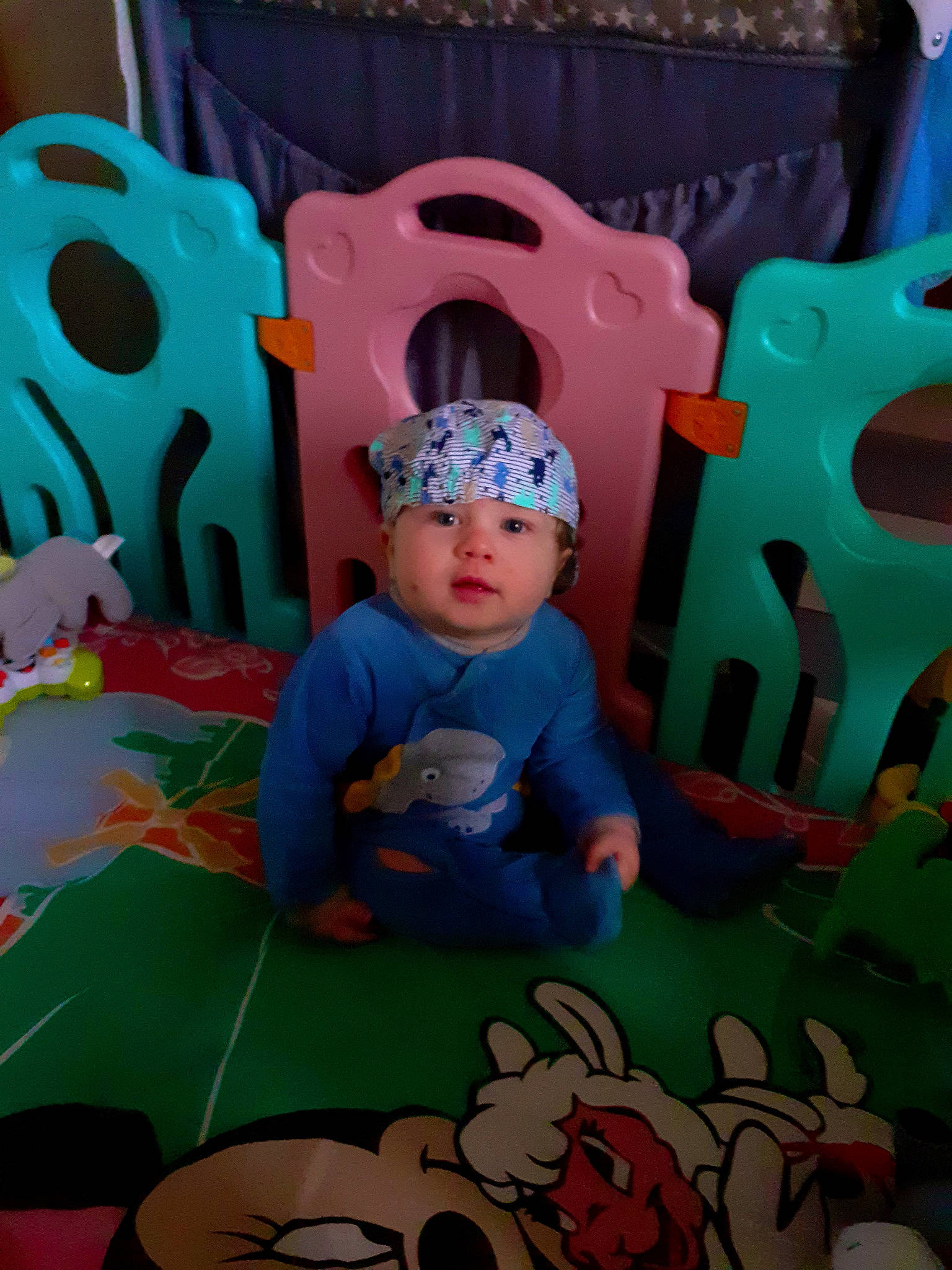 Djason a rejoint le concours — aidez-le/la à gagner de superbes lots ! baby, baby_products, baby_toddler_clothing, baby_toys, crown, cup, hair_accessory, headpiece, headwear, person, plastic, play, serveware, teal, toddler