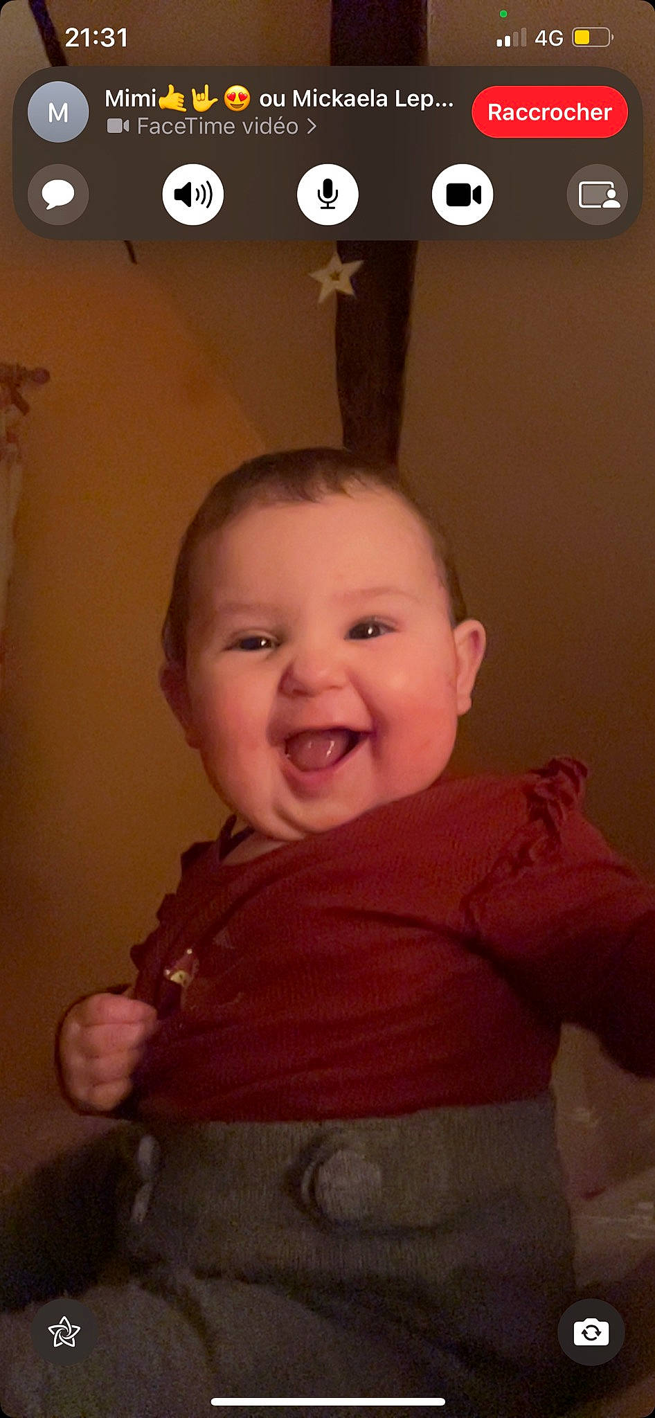 Emmy participe au concours pour gagner de l'argent avec cette photo : baby_toddler_clothing, cheek, chin, ear, eye, eyebrow, facial_expression, finger, forehead, happy, human_body, iris, joy, lip, mouth, neck, nose, person, skin, sleeve