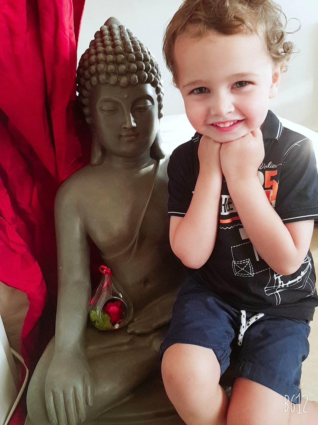 Aaron participe au concours pour gagner de l'argent avec cette photo : cheek, child, child_model, daughter, finger, hand, happy, joint, joy, leg, mother, person, play, sibling, sitting, skin, smile, thumb, toddler, vacation