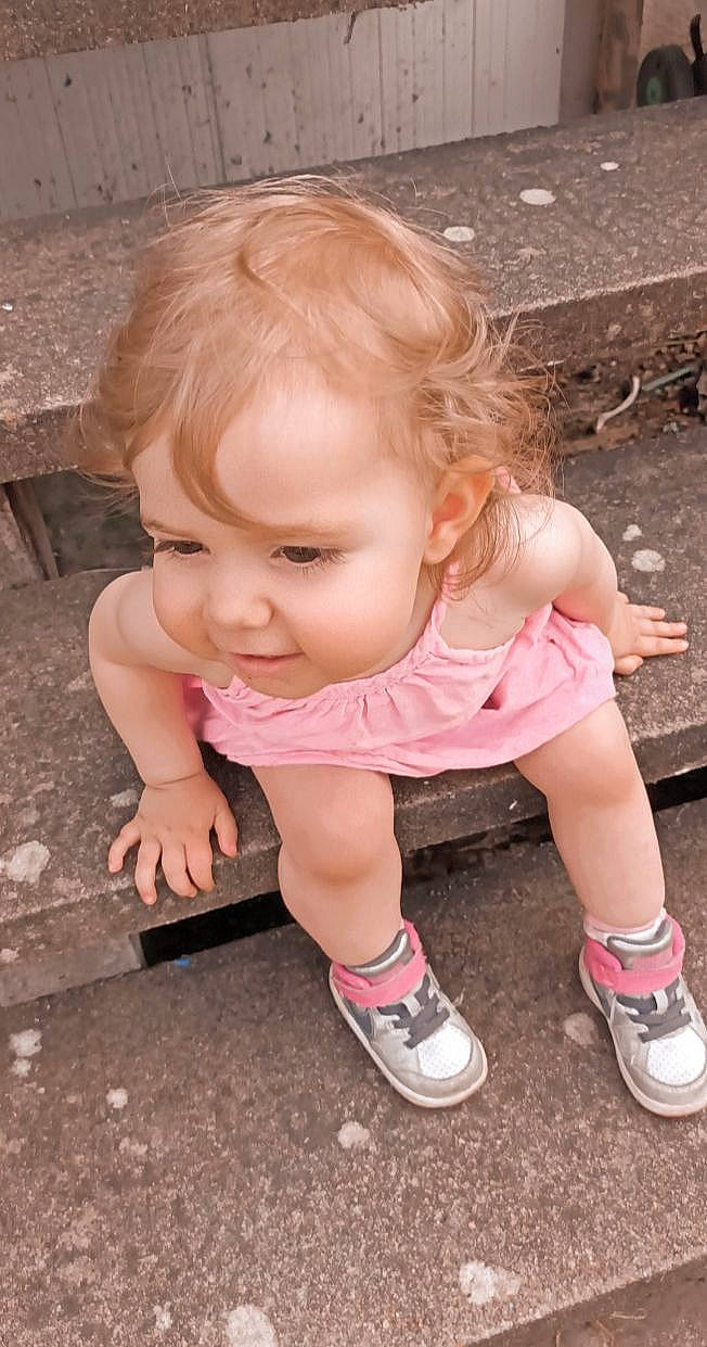 Stella a rejoint le concours — aidez-le/la à gagner de superbes lots ! baby, blond, cheek, child, child_model, person, pink, play, skin, smile, toddler