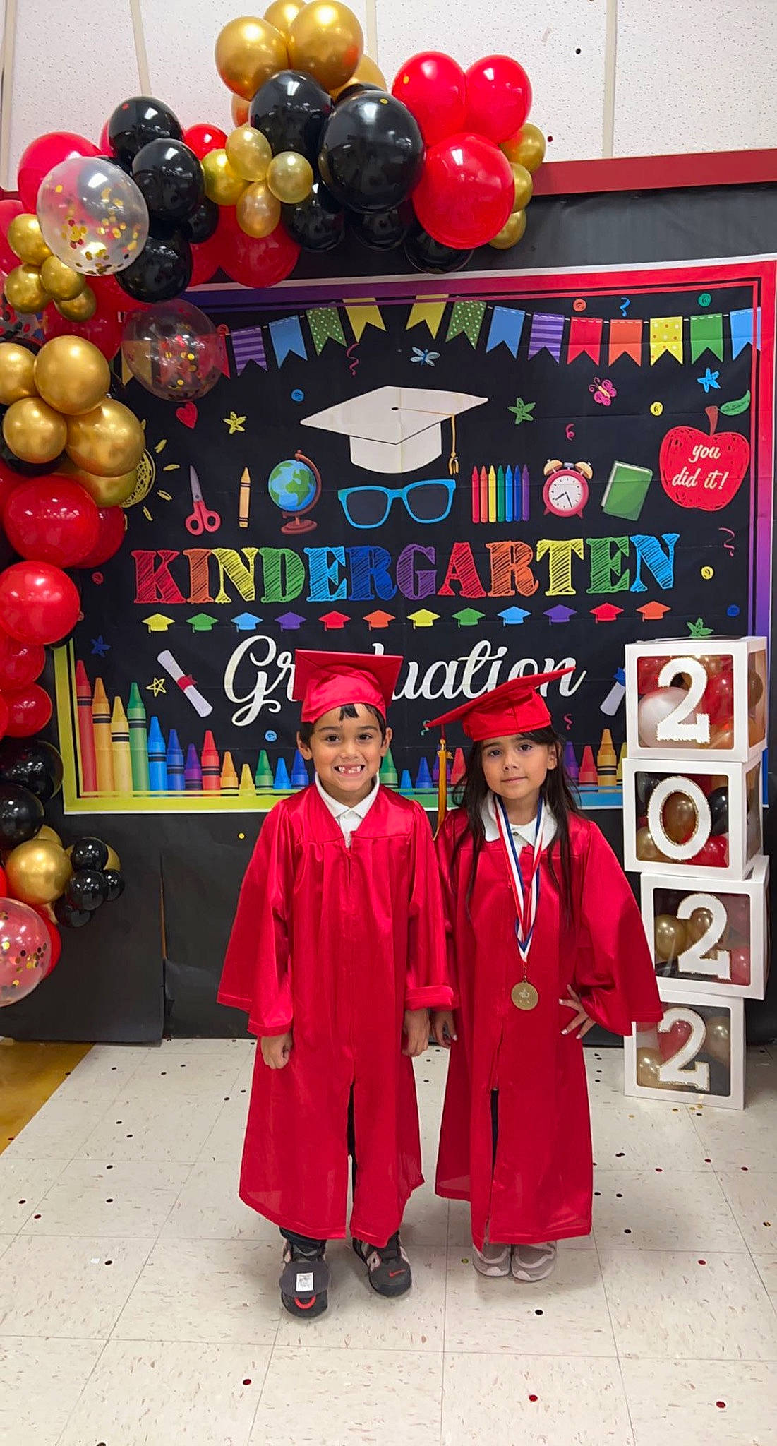 Armani Alizae is registered to the contest to win money with this photo: art, balloon, costume, decoration, entertainment, event, fashion_design, fun, happy, hat, headwear, holiday, joy, magenta, party_supply, person, photography, room, snapshot, tradition